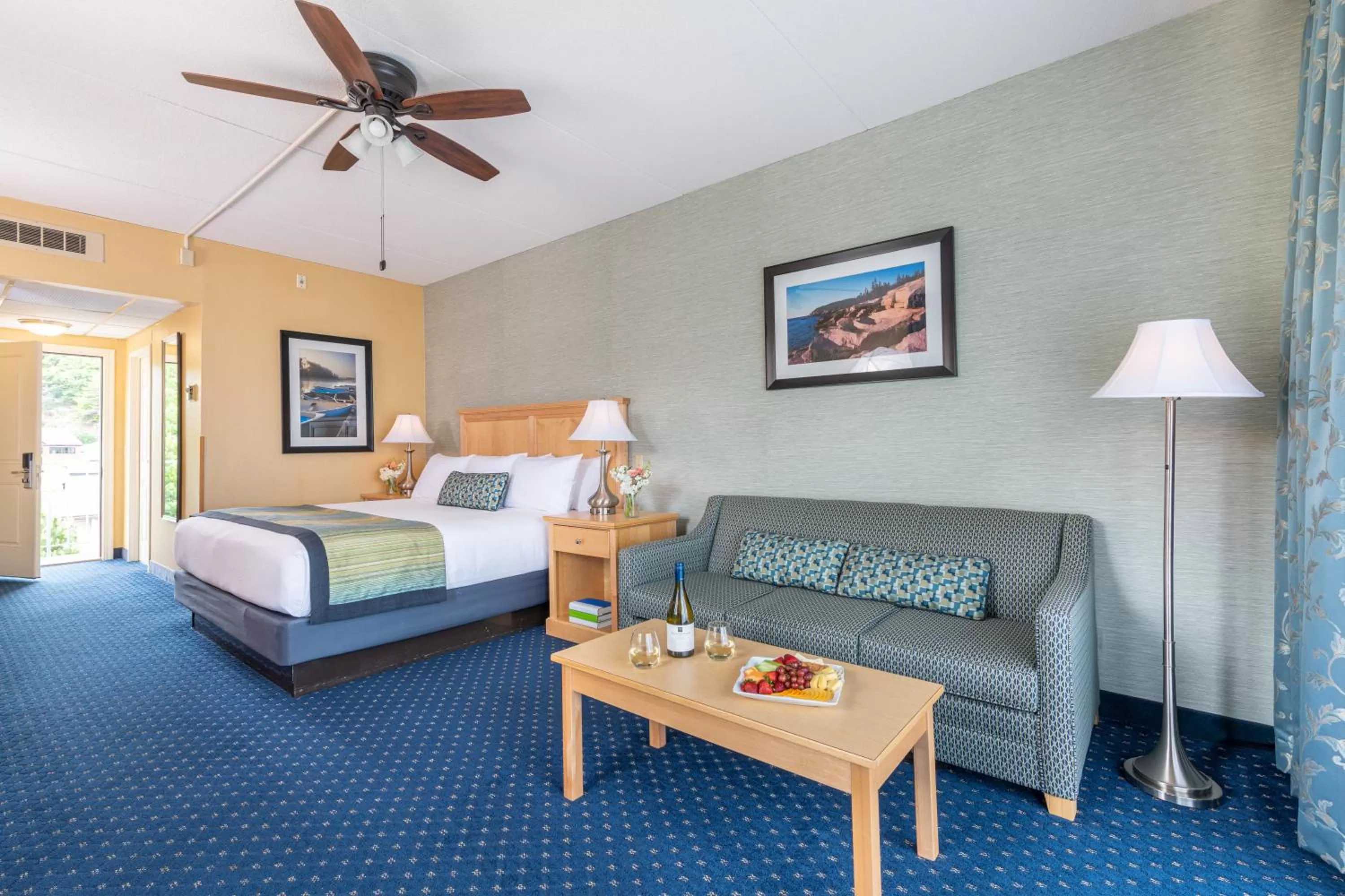 Photo of the whole room, Bed in Atlantic Oceanside Hotel & Conference Center