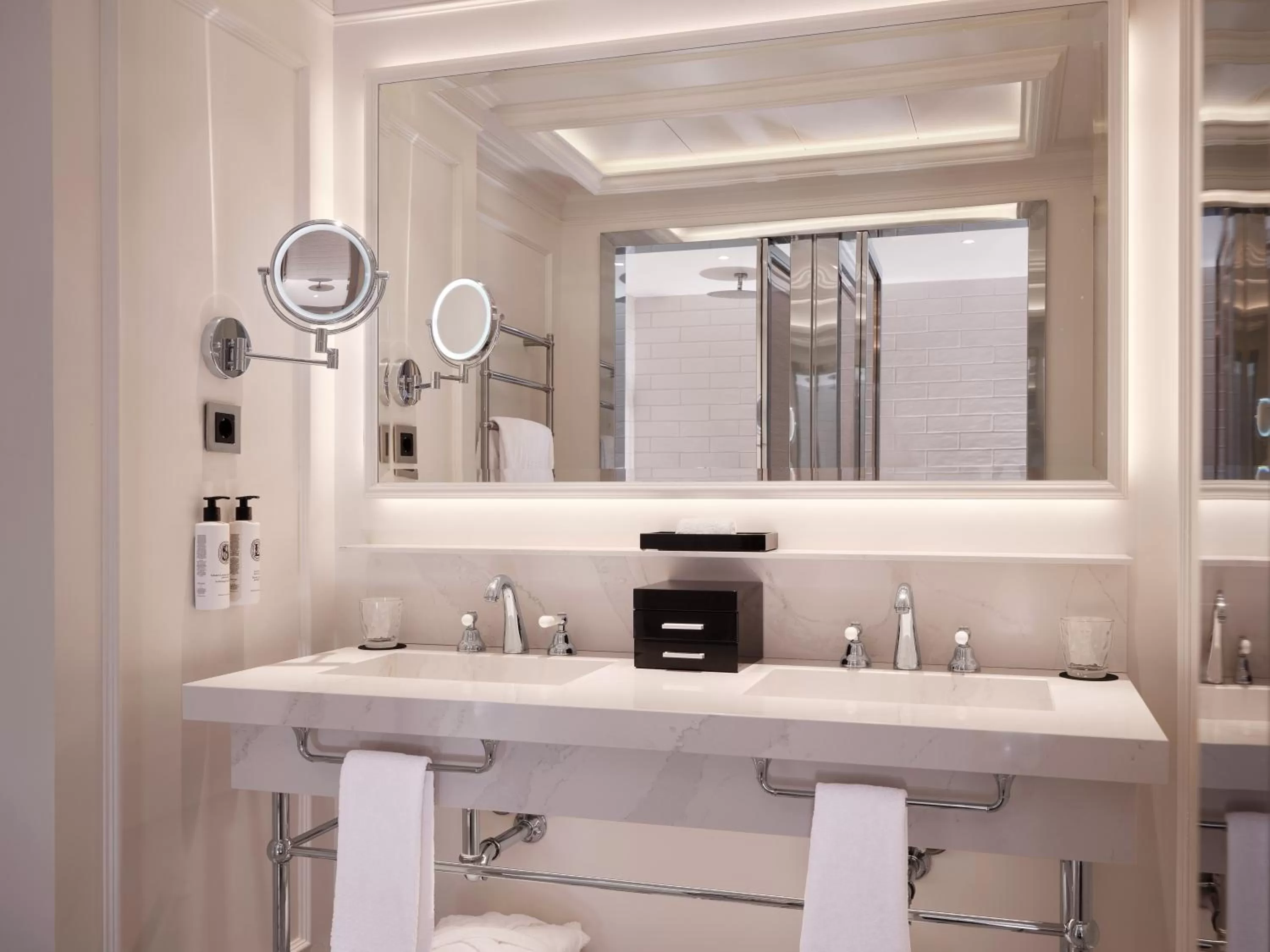 Shower in Sofitel Barcelona Skipper