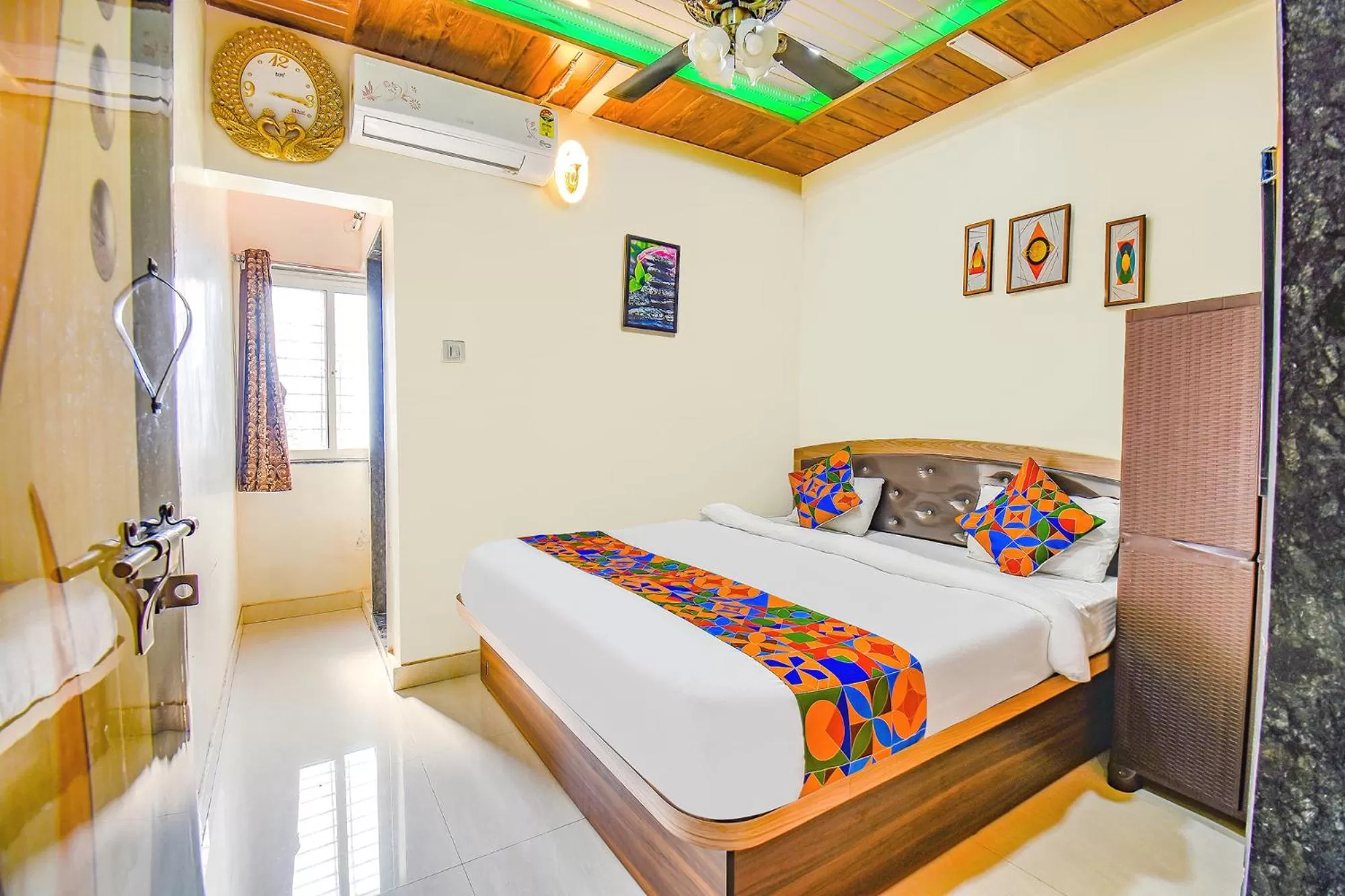 Photo of the whole room, Bed in FabExpress Vardhan Executive