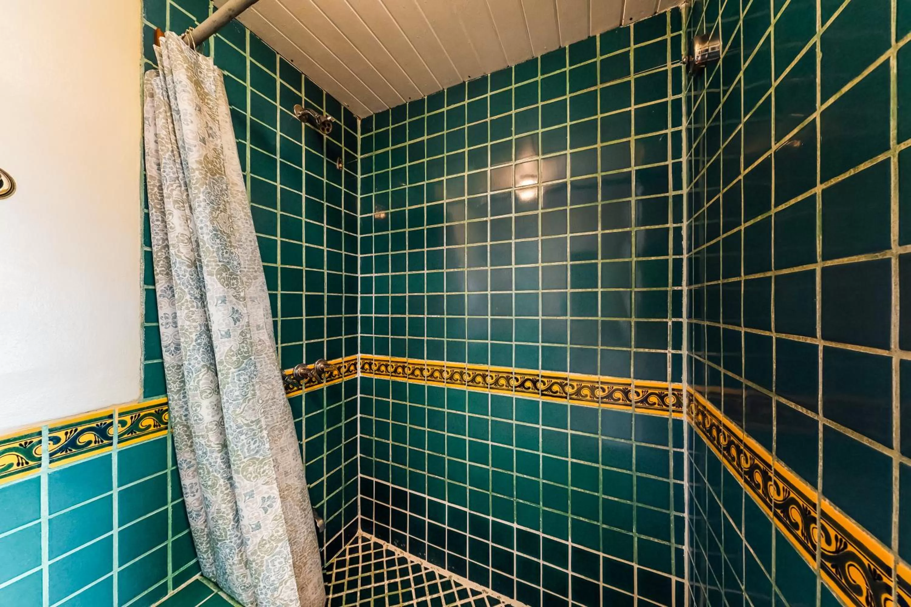 Bathroom in Condo #26 @ Beachside Villas