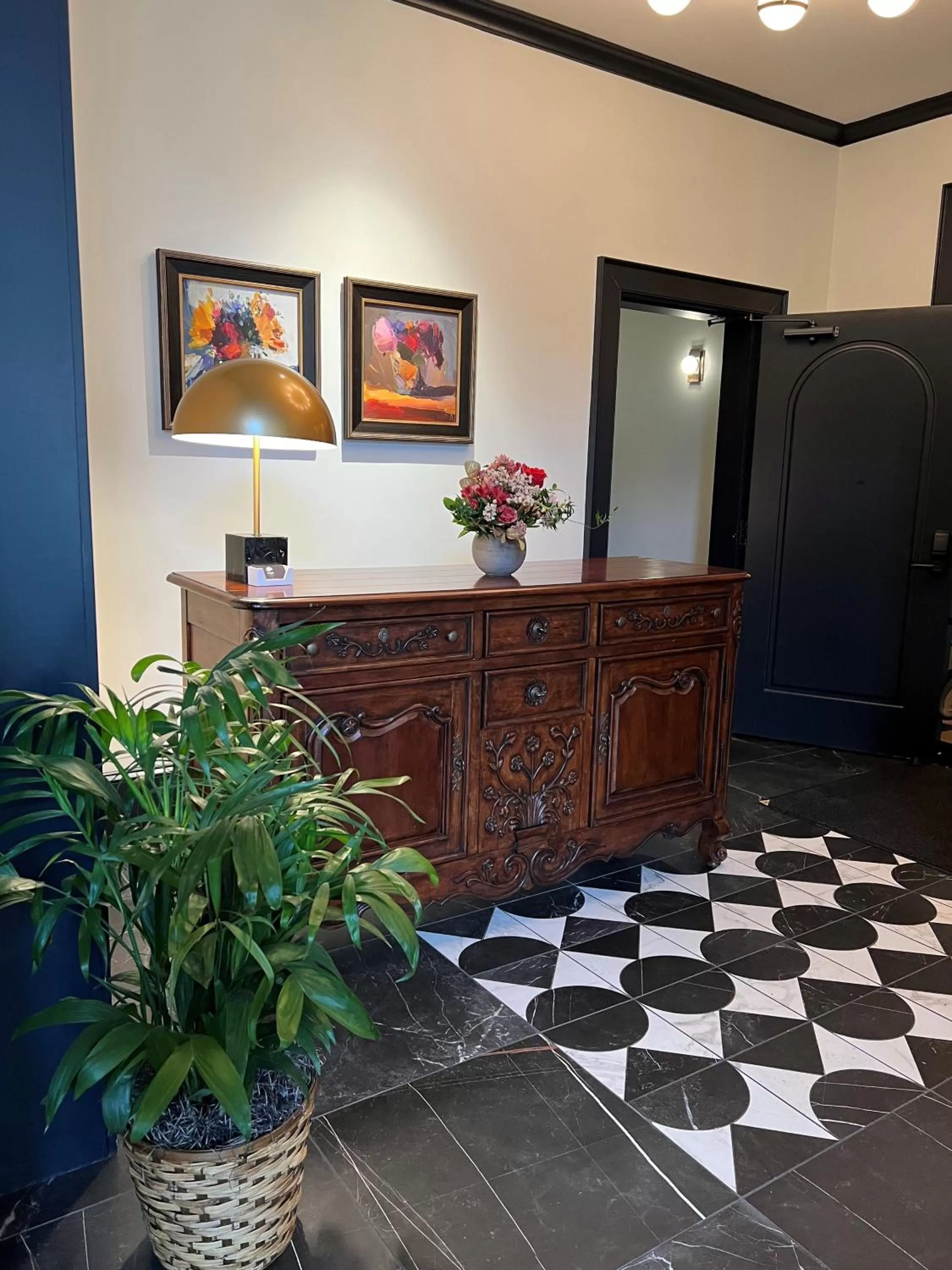 Restaurant/places to eat in Hotel Thaxter