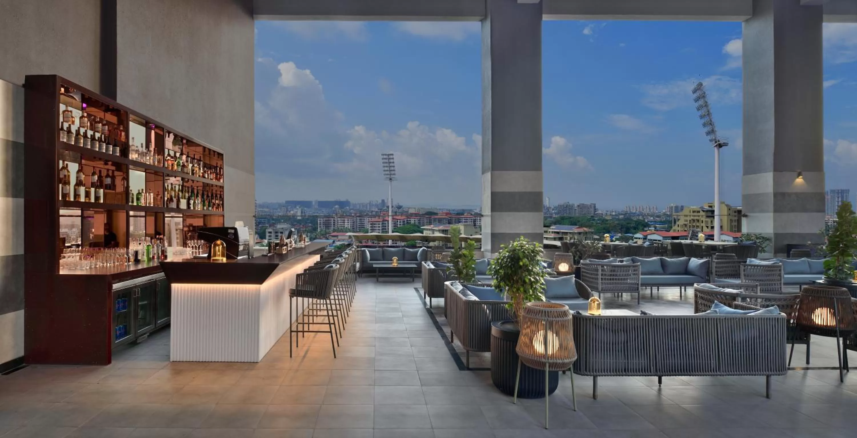 Lounge or bar in Courtyard by Marriott Navi Mumbai