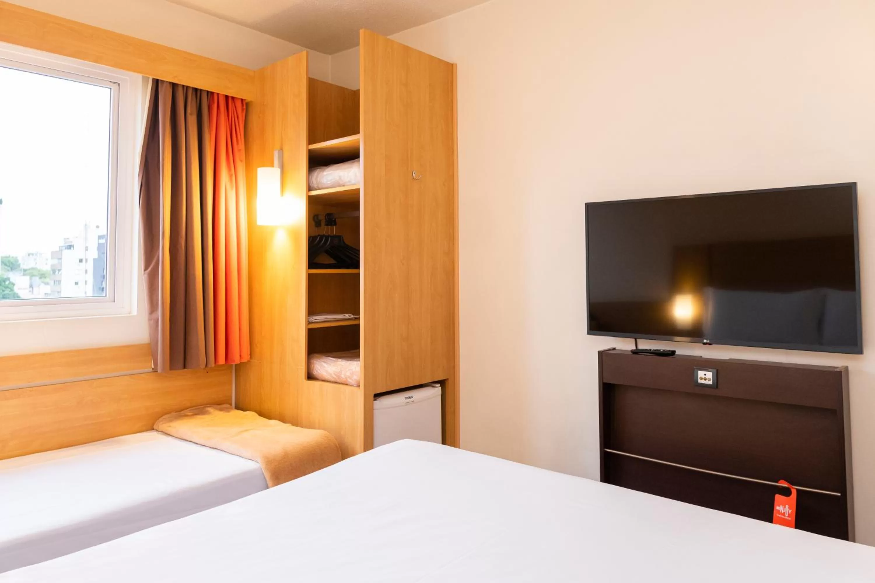 Property building, Bed in ibis Porto Alegre Moinhos de Vento