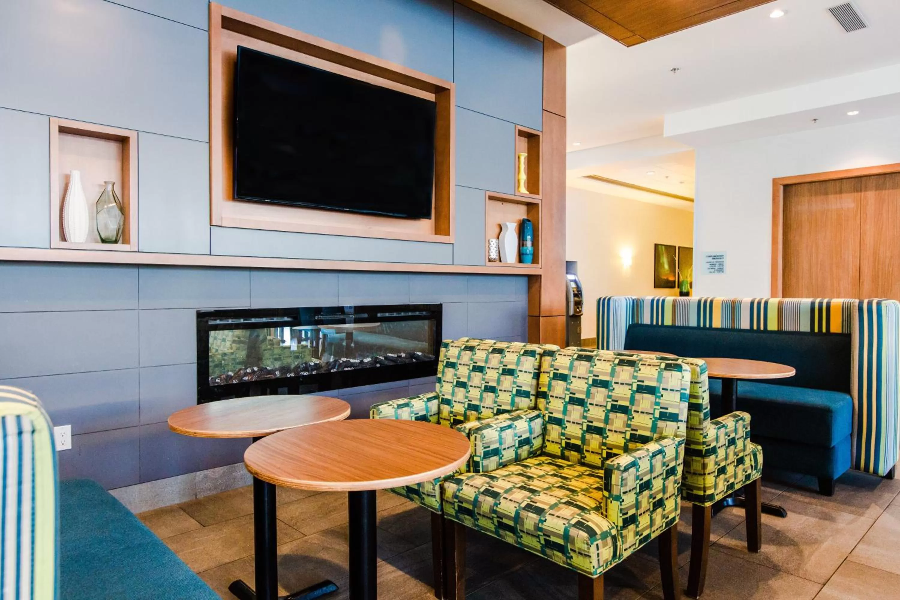 Breakfast in Holiday Inn Express & Suites - West Edmonton-Mall Area by IHG