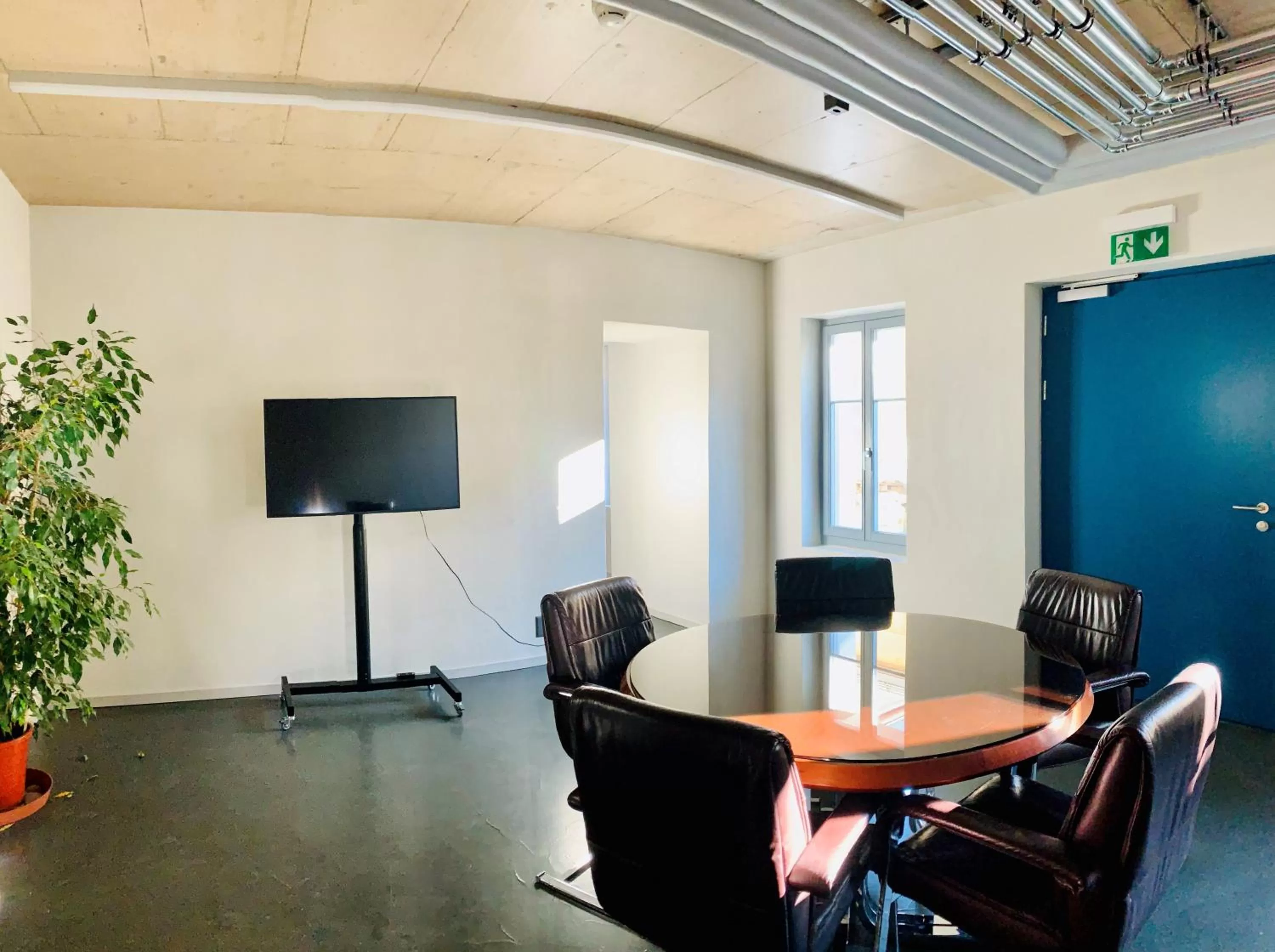 Business facilities in Fleur de Lis