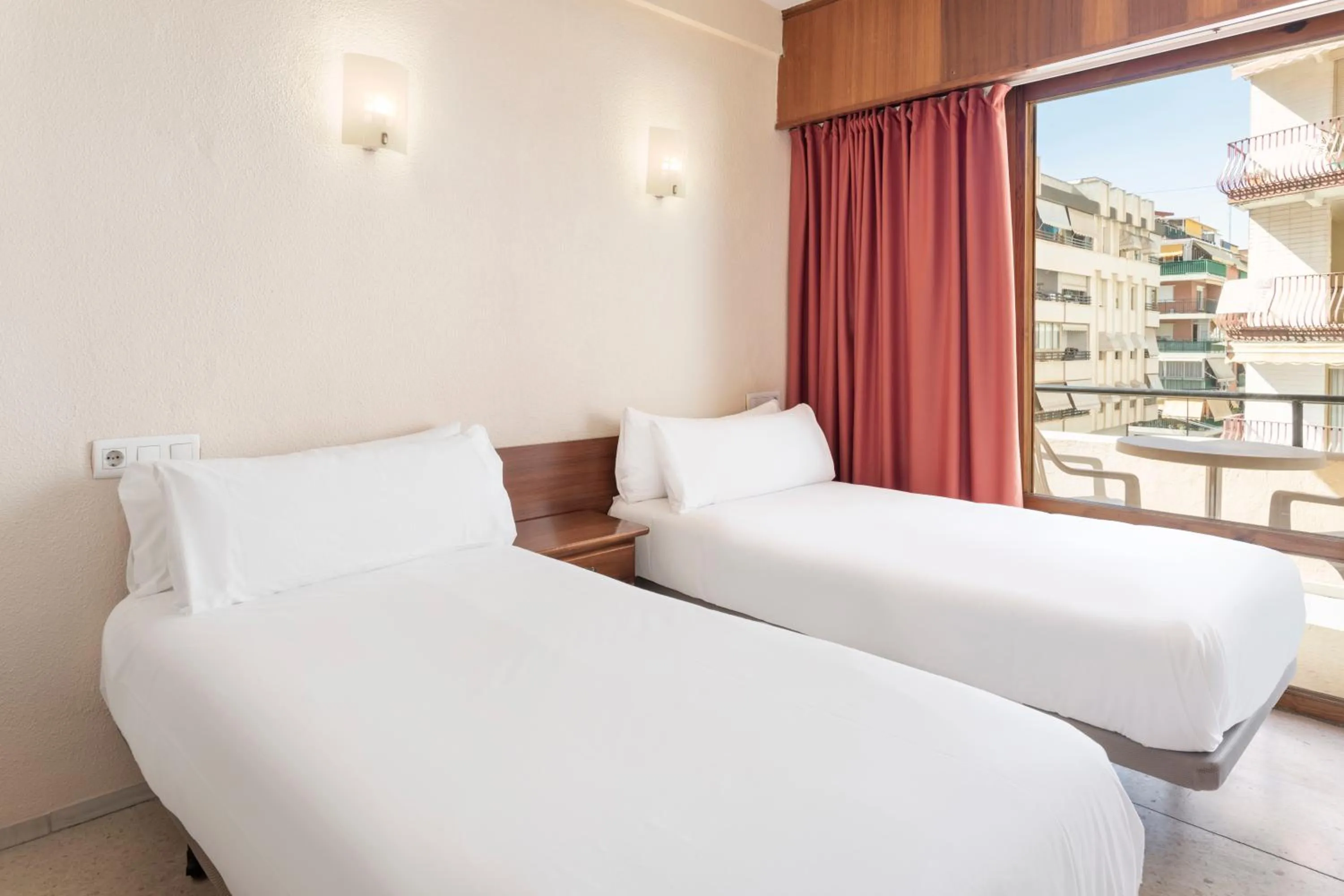 Twin Room with Balcony in Hotel Andalucía