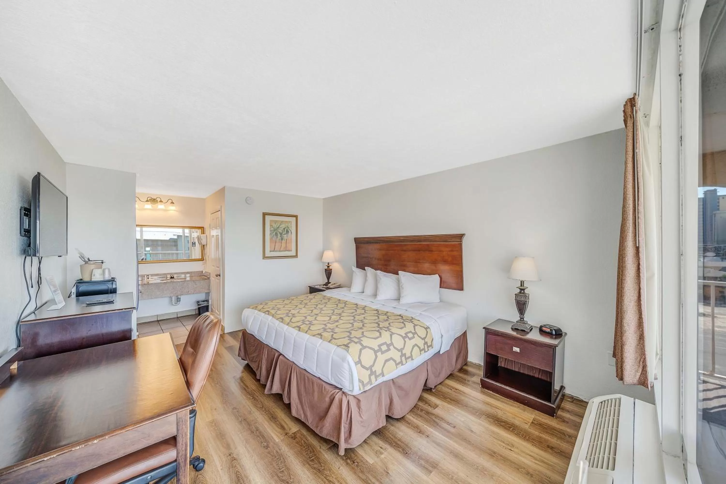 Bedroom in Baymont by Wyndham Panama City Beach