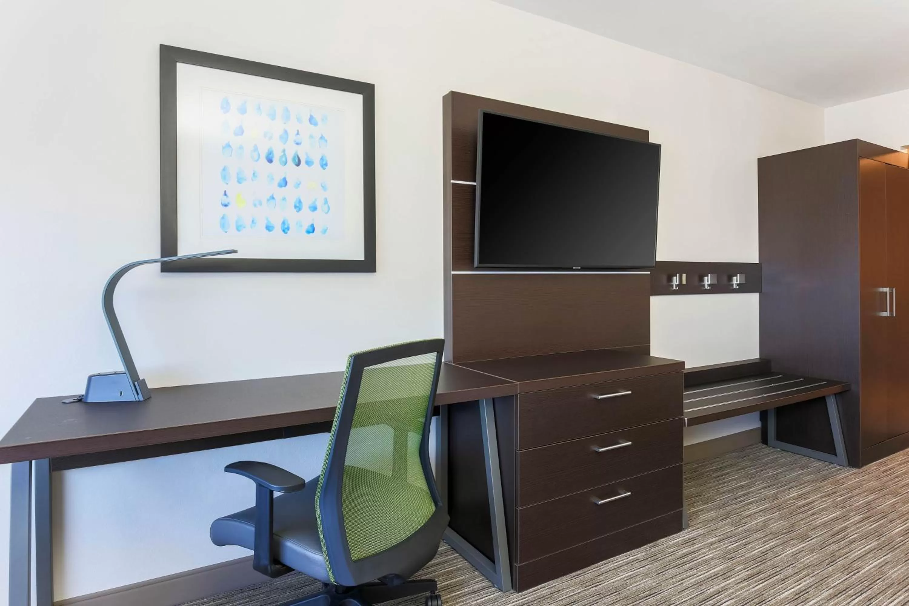 Photo of the whole room in Holiday Inn Express & Suites Chicago O'Hare Airport by IHG