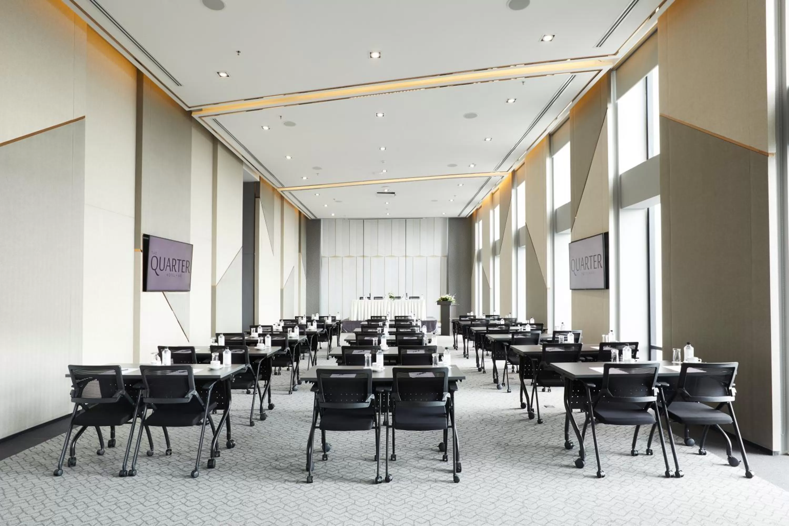 Meeting/conference room in The Quarter Ari by UHG