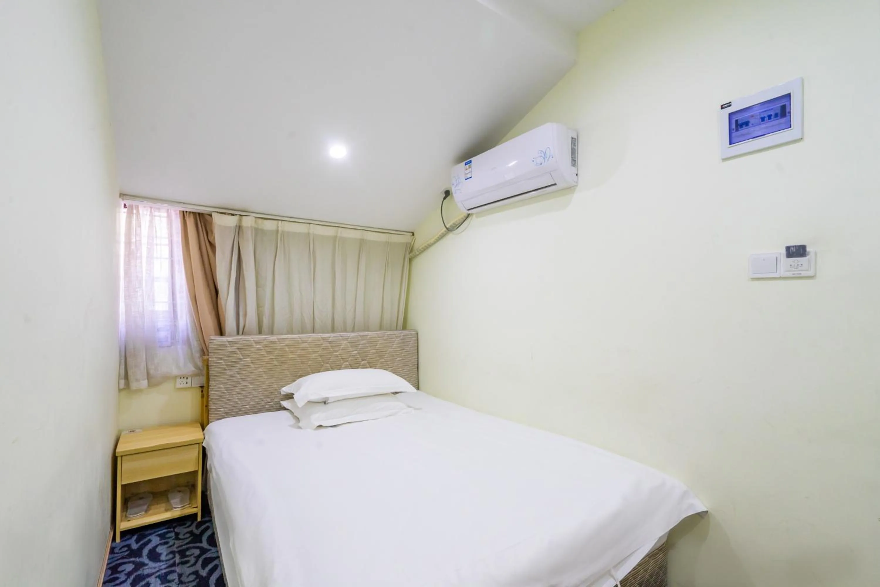 Bed in Hangzhou Memory Travel International Hotel-Edge Westlake