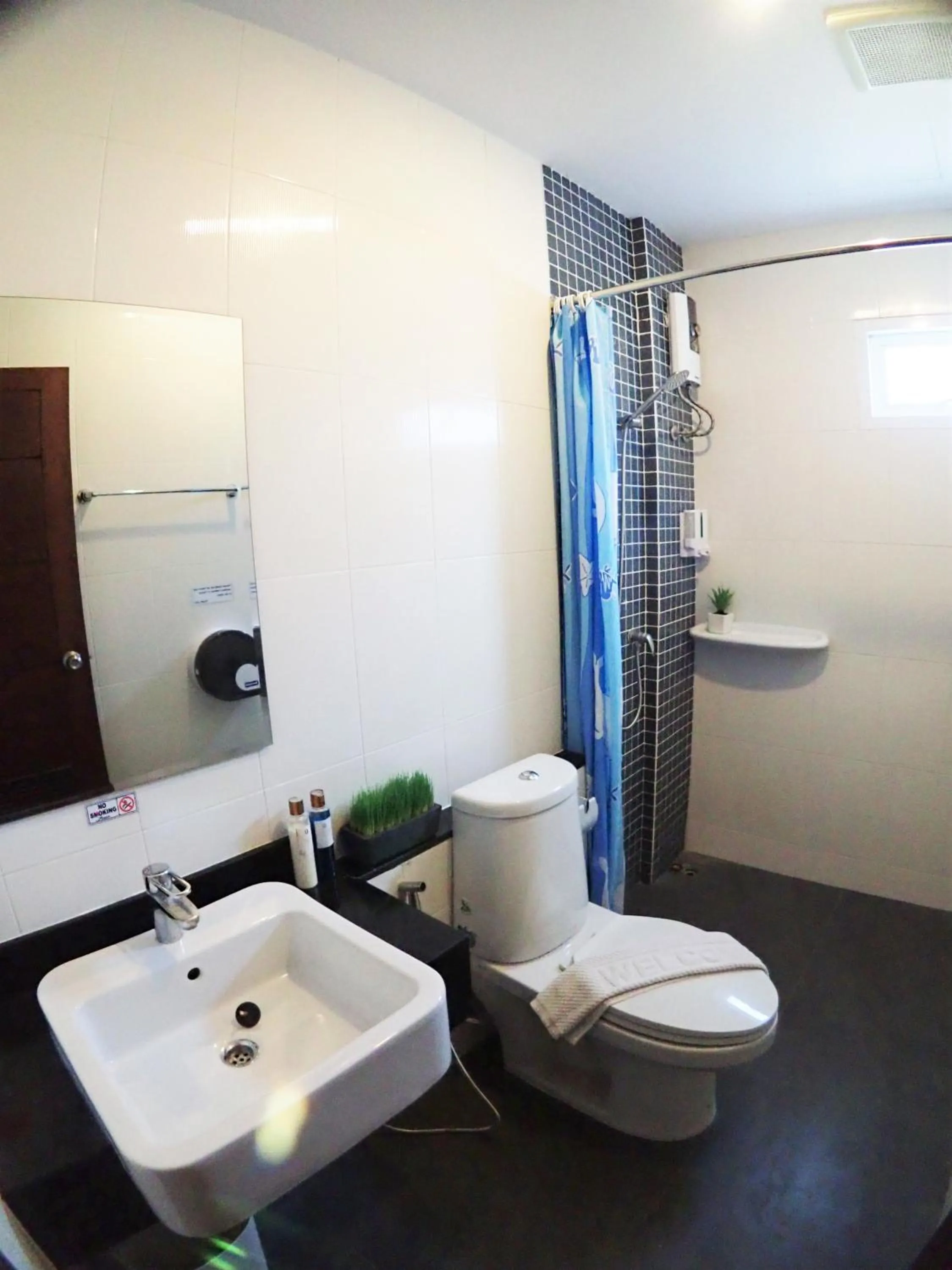 Shower in Pop-In Aonang