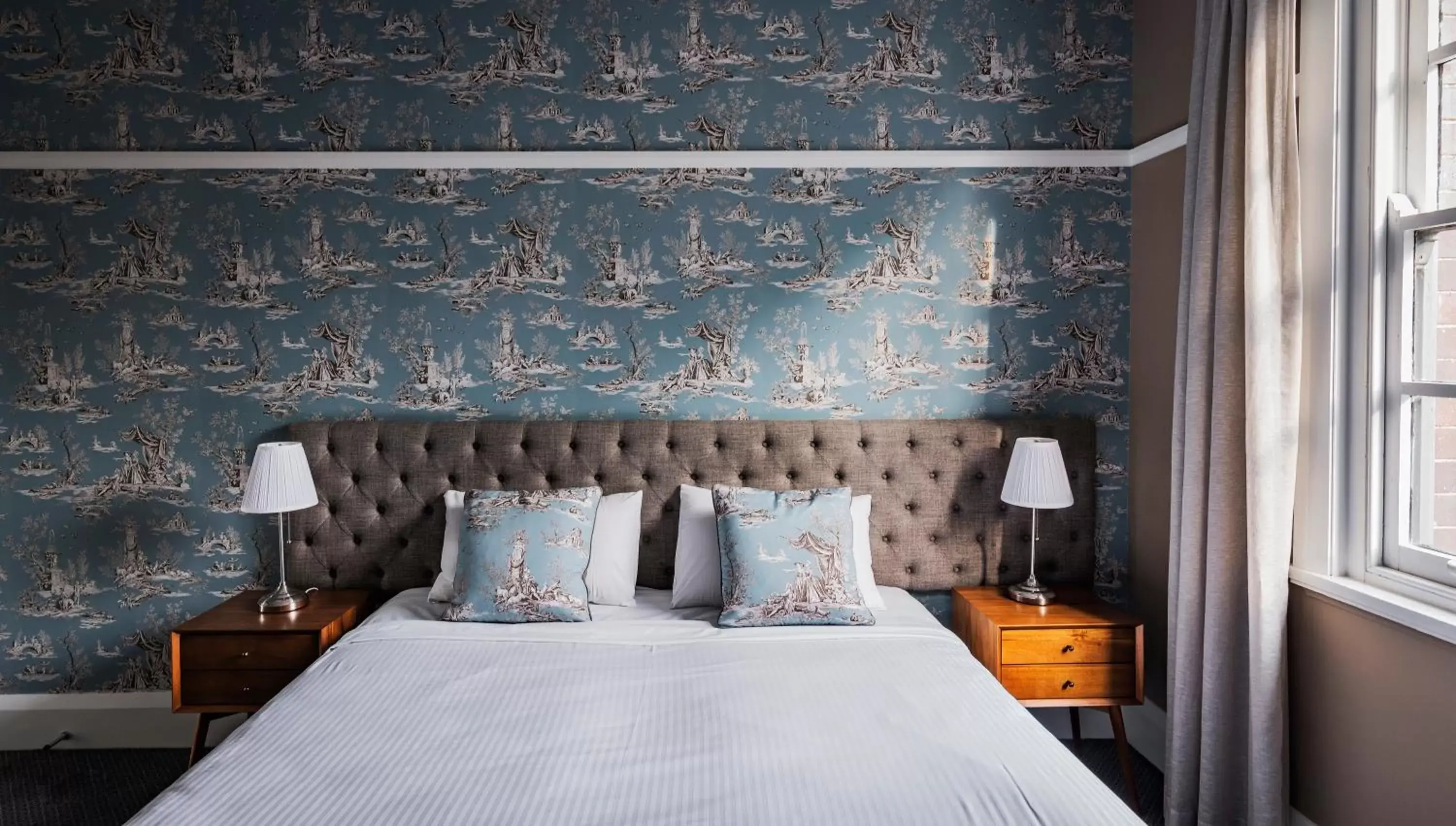 King Room with Shared Bathroom in The North Sydney Hotel King Room with Shared Bathroom in The North Sydney Hotel