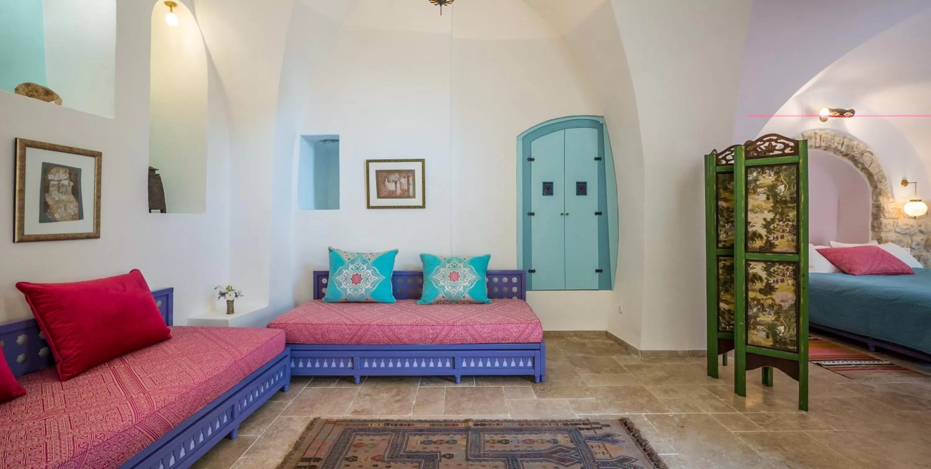 Seating area, Bed in The Way Inn - Boutique Suites