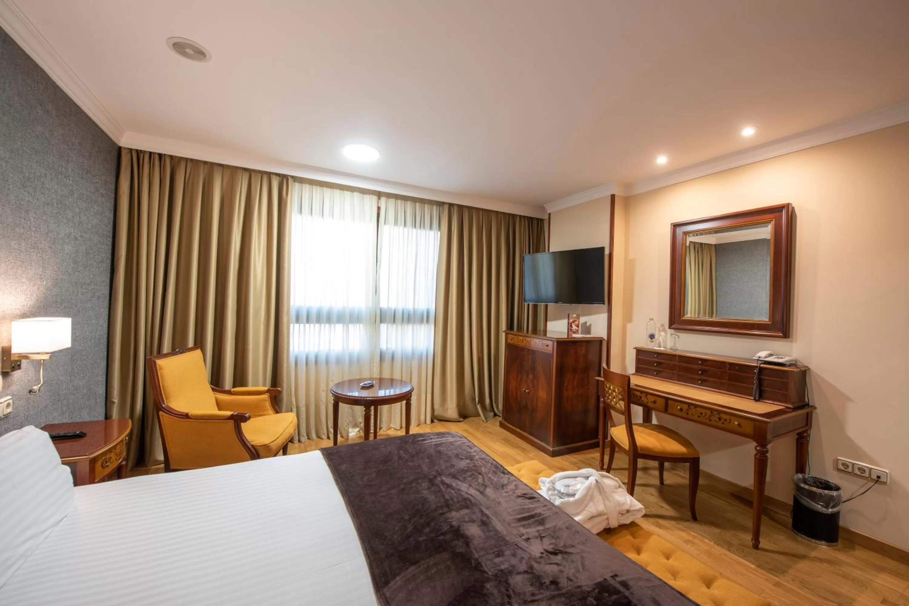 Bed in Eurostars Araguaney