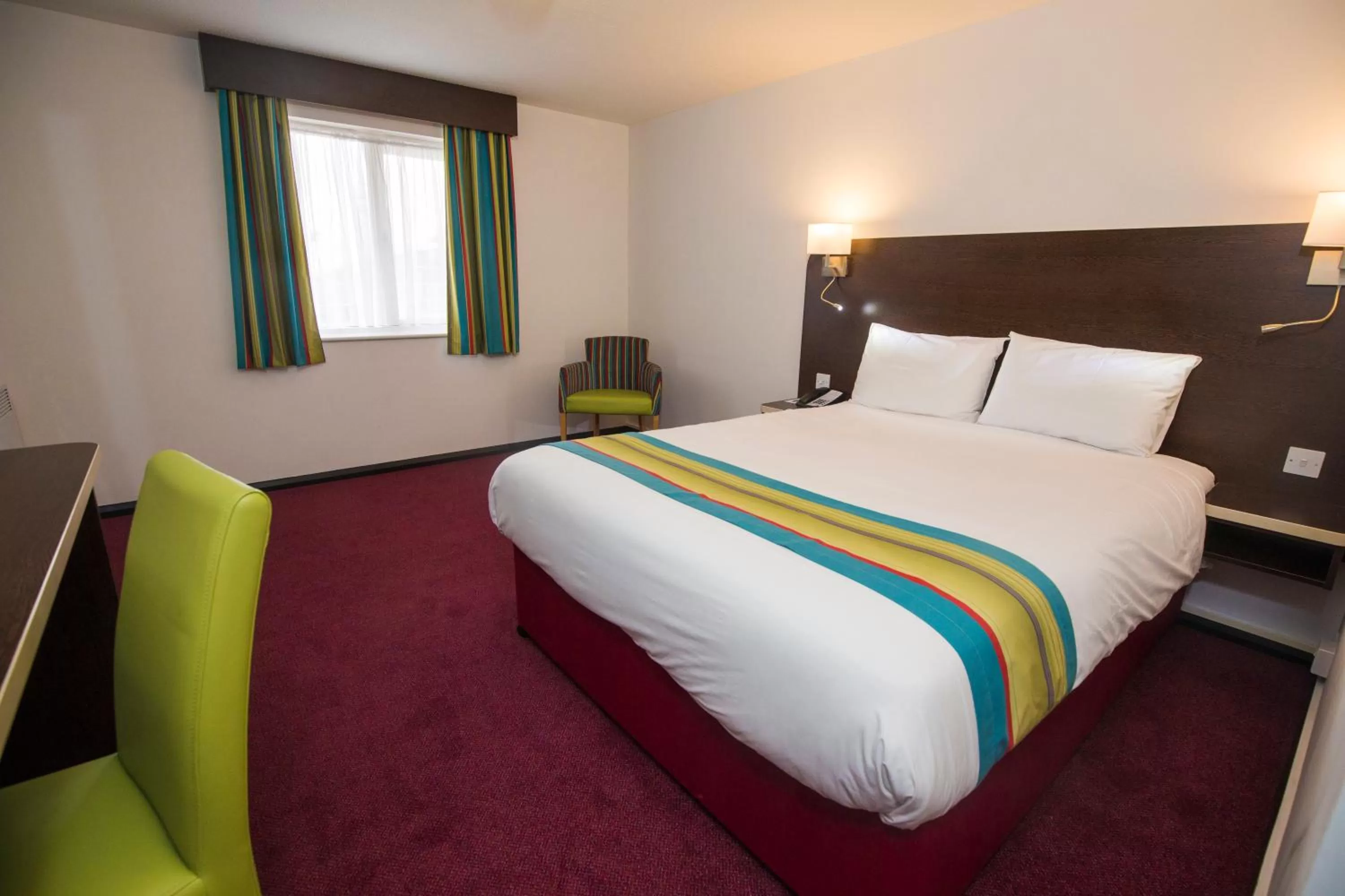 Day, Bed in Ramada London South Mimms