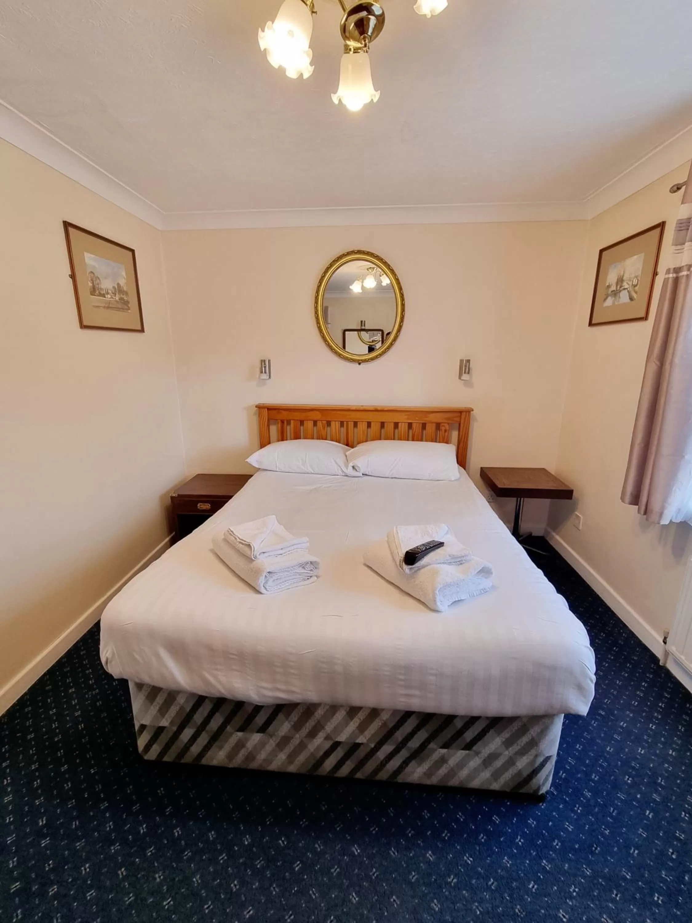 Bed in The Sportsmans Inn Limited