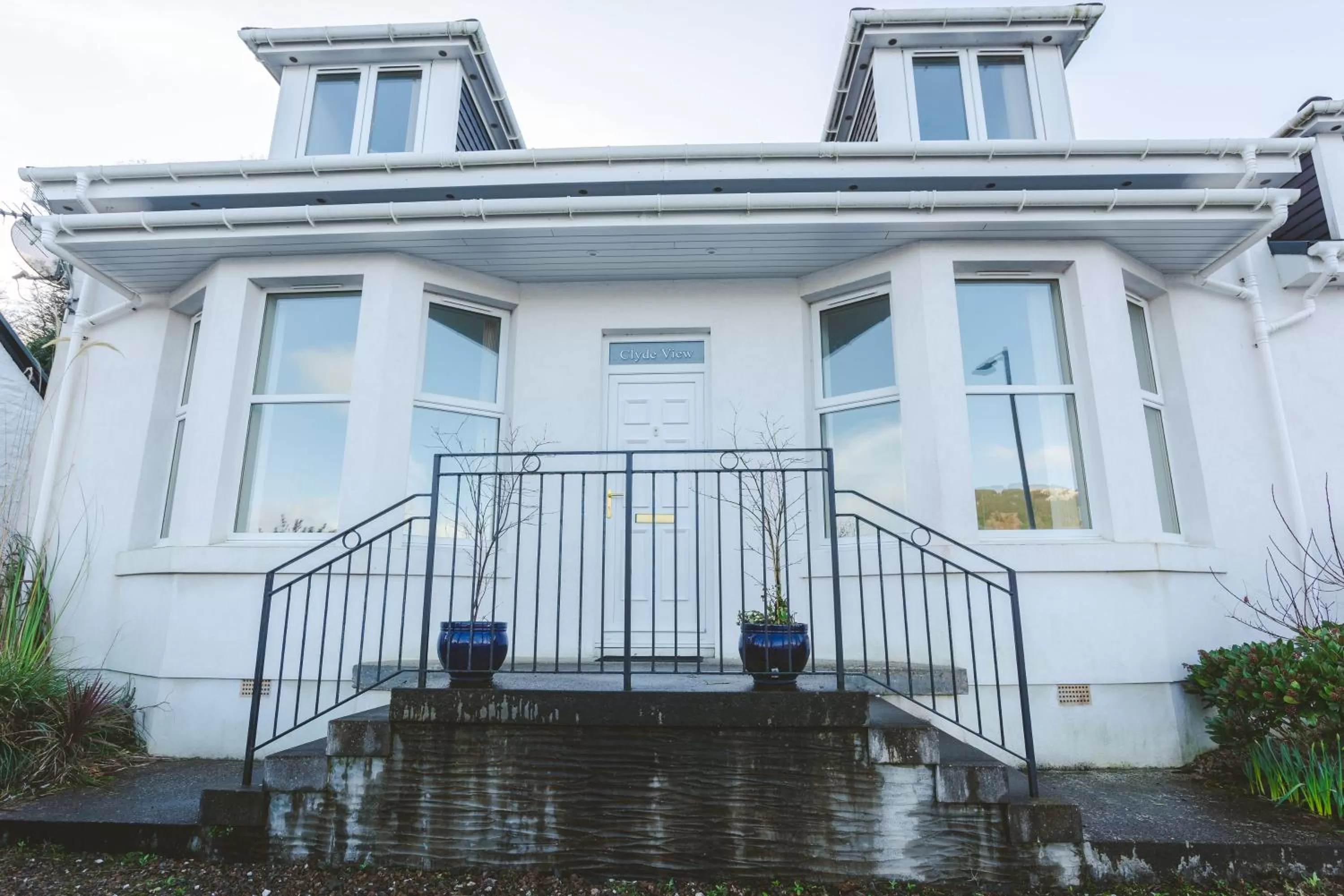 Facade/entrance in Clyde View B&B