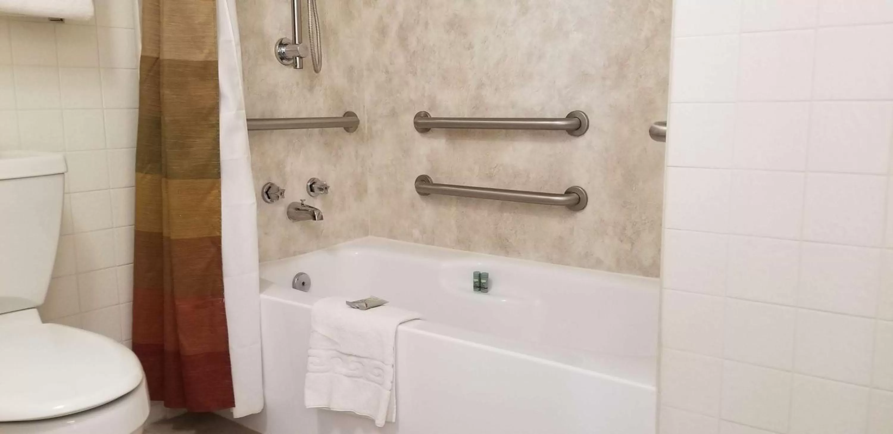 Queen Room with Two Queen Beds and Mobility Accessible Tub - Non-Smoking in Best Western East Zion Thunderbird Lodge