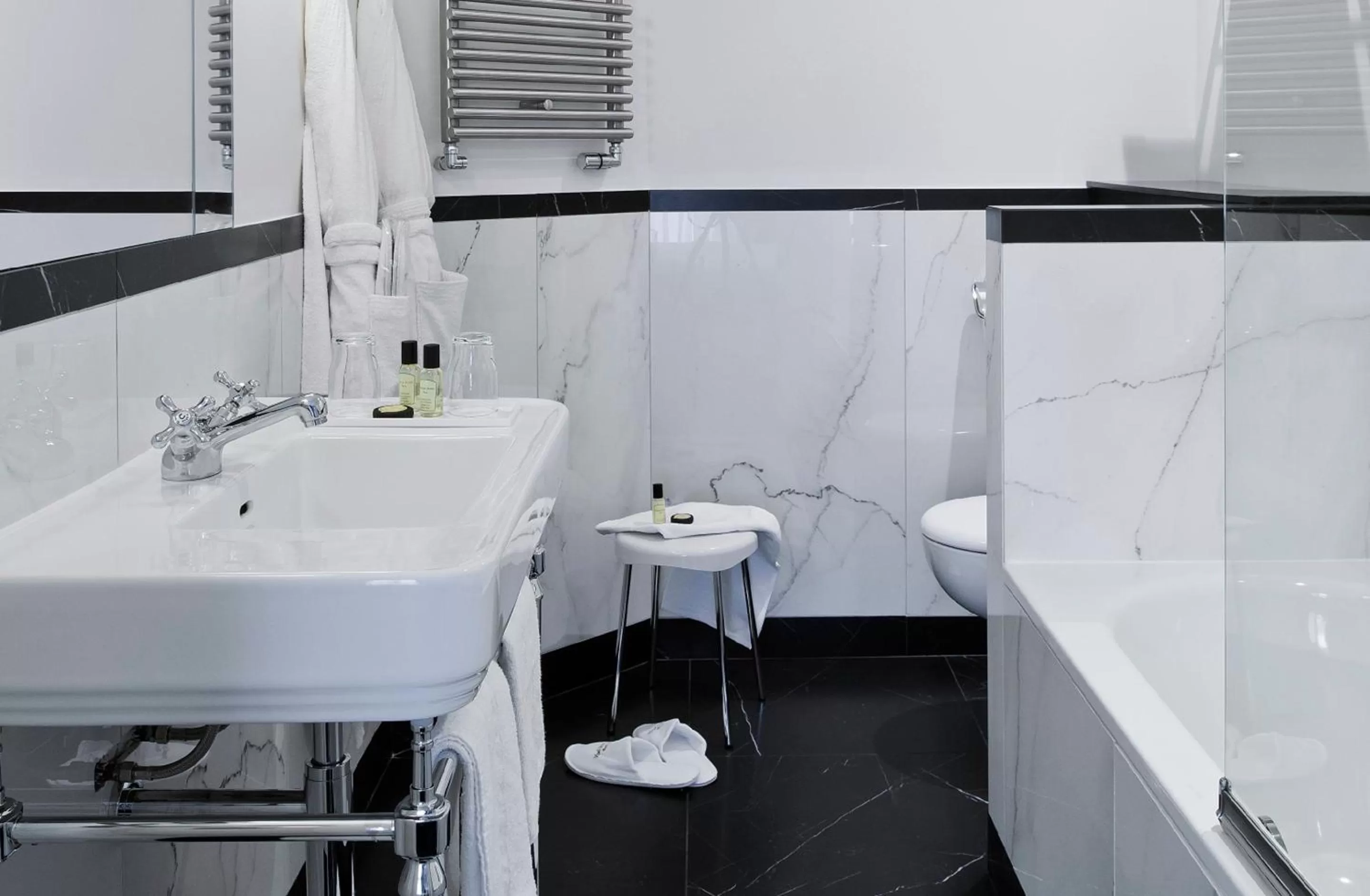 Bathroom in Hôtel Saint-Pétersbourg Opéra & Spa