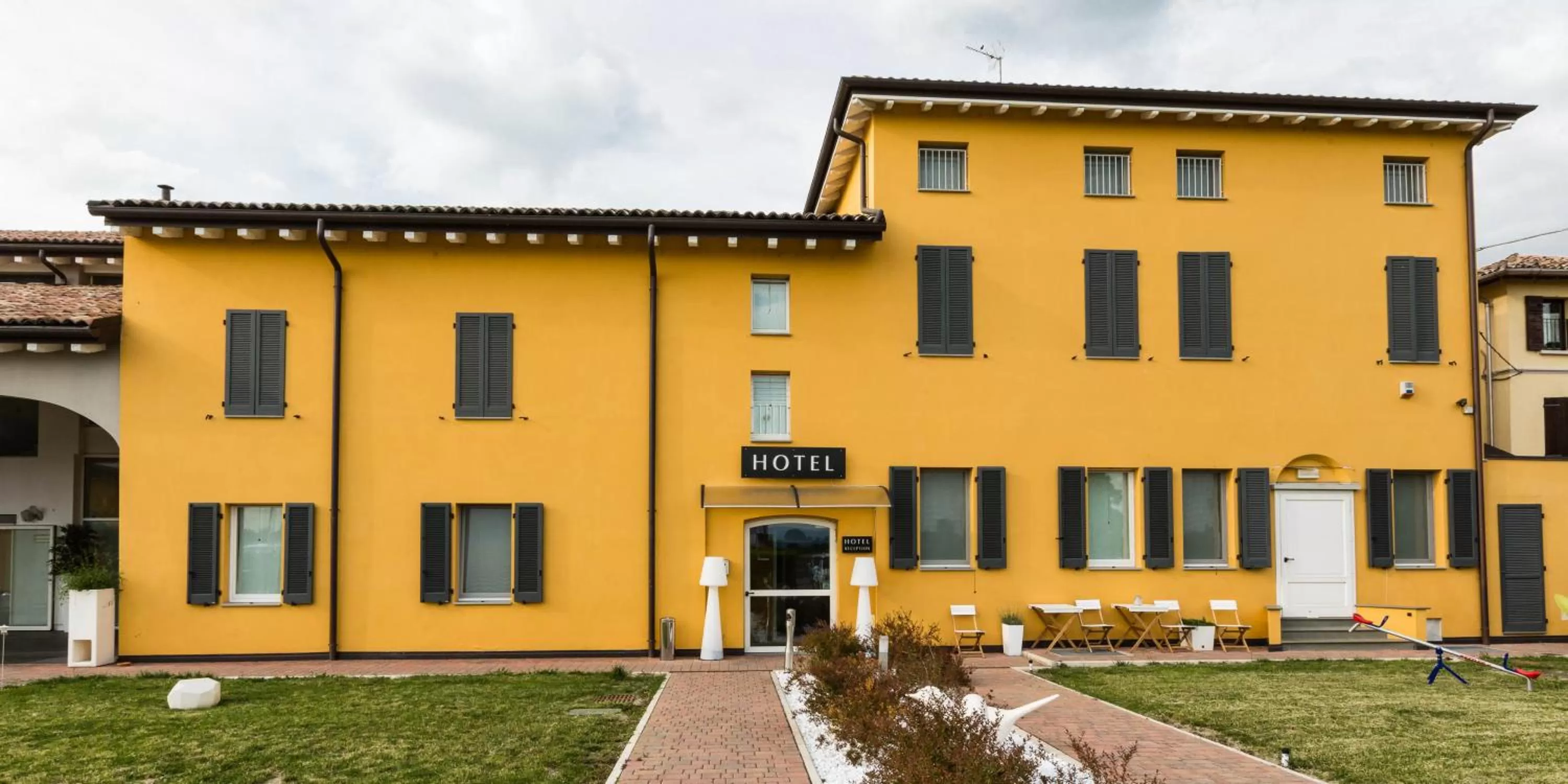 Property building in Hotel Forlanini 52