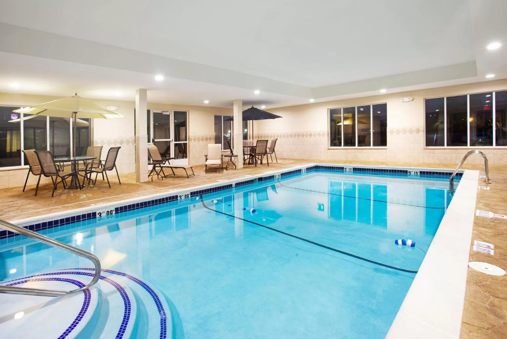 Swimming pool in Holiday Inn Express Hotel & Suites Chicago South Lansing by IHG