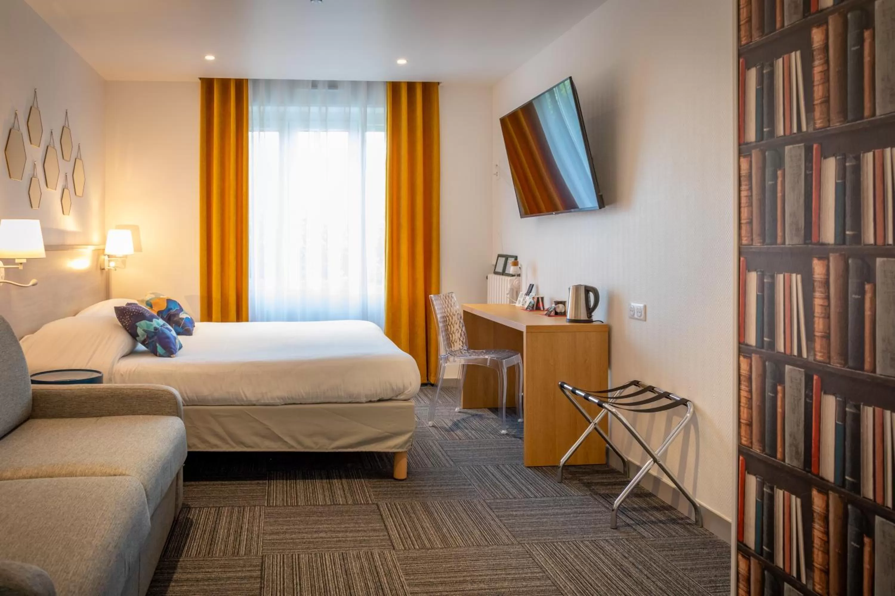 Bed in Logis REX HOTEL Lorient