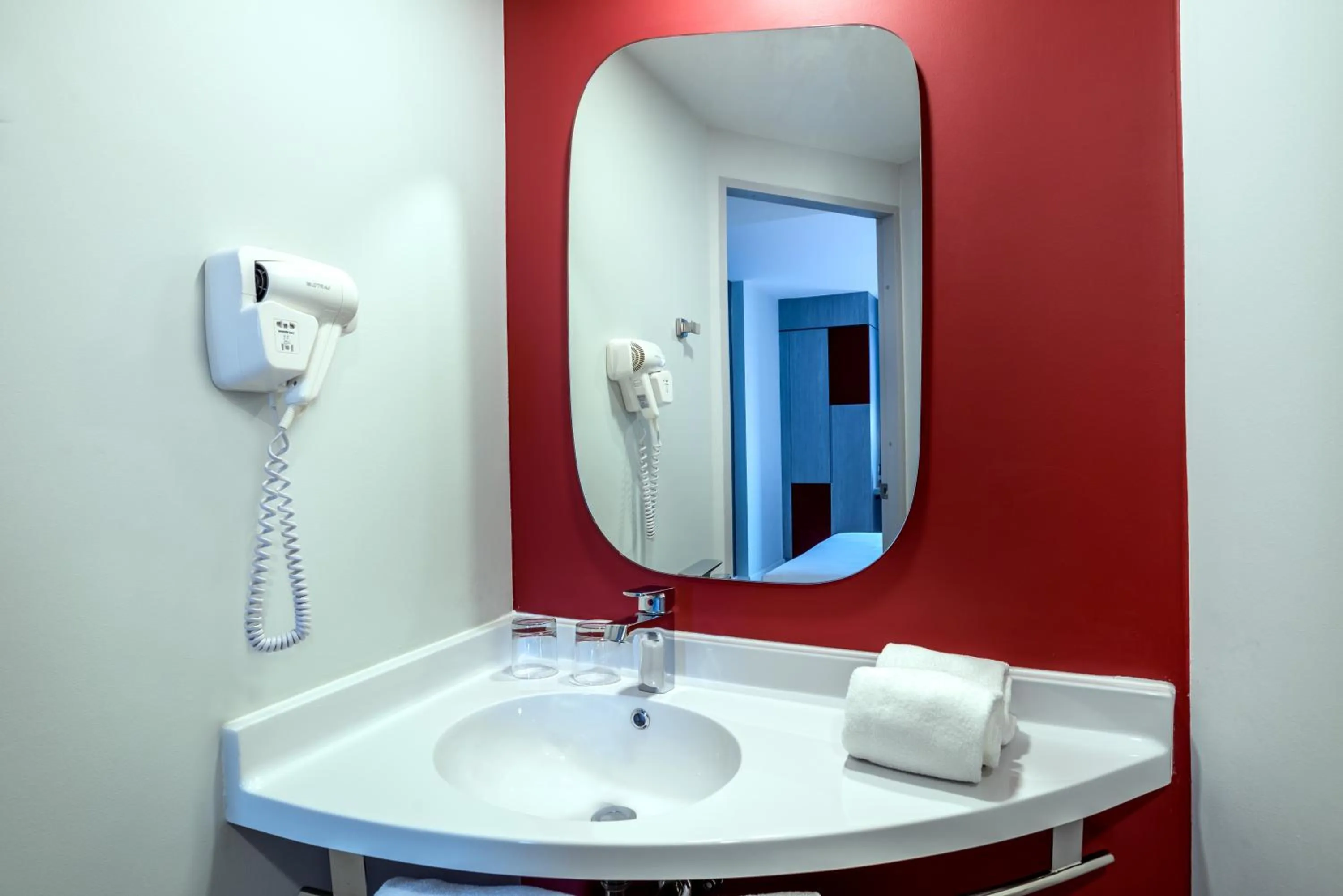 Bathroom in ibis Bangkok IMPACT