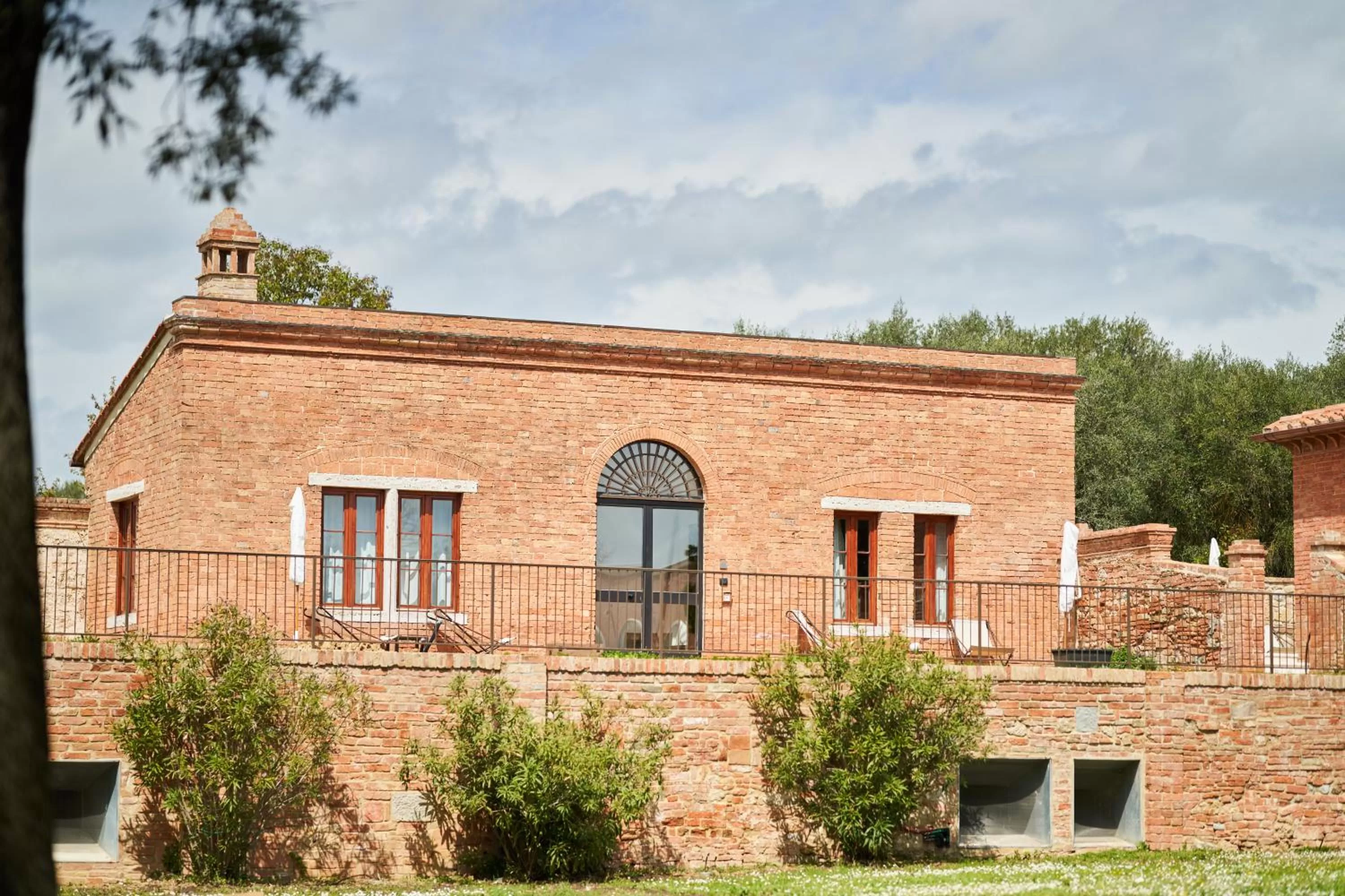 Property building in Precise Tale Poggio Alla Sala