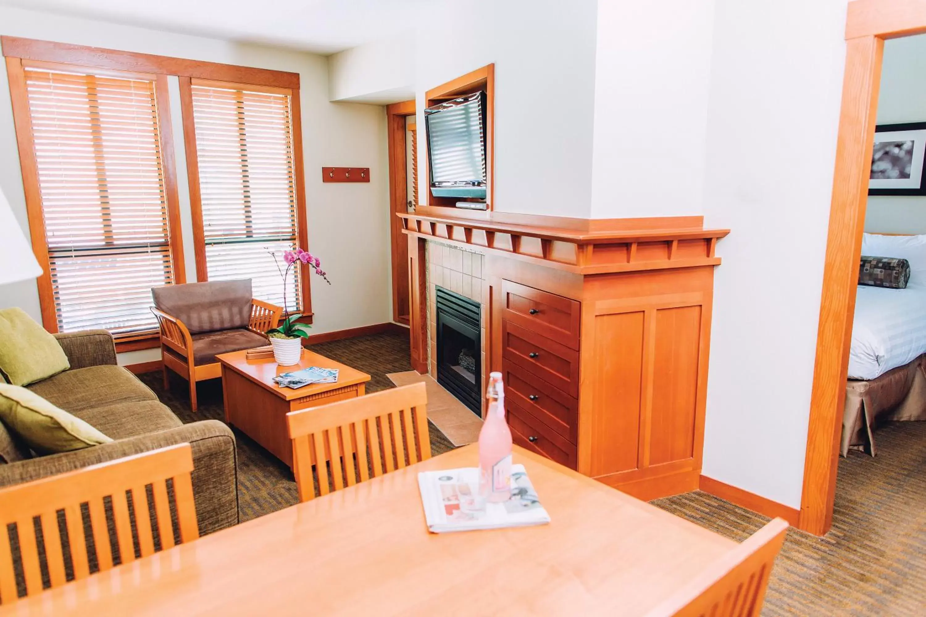 One Bedroom Upper Floor Suite in Pan Pacific Whistler Mountainside One Bedroom Upper Floor Suite in Pan Pacific Whistler Mountainside