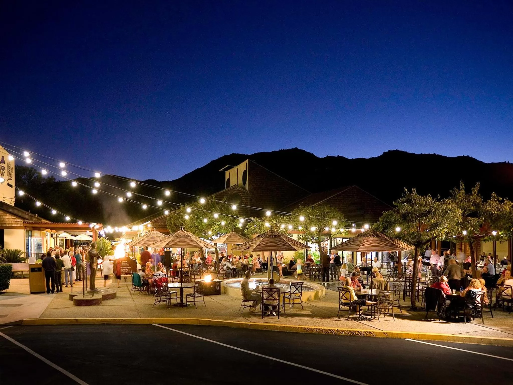 Evening entertainment in Hyatt Vacation Club at the Welk, San Diego