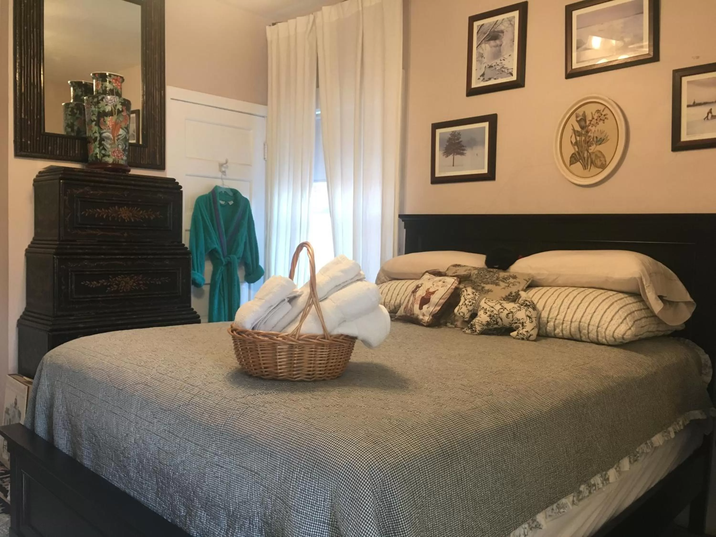 Double Room with Private Bathroom - single occupancy in Dresden B & B