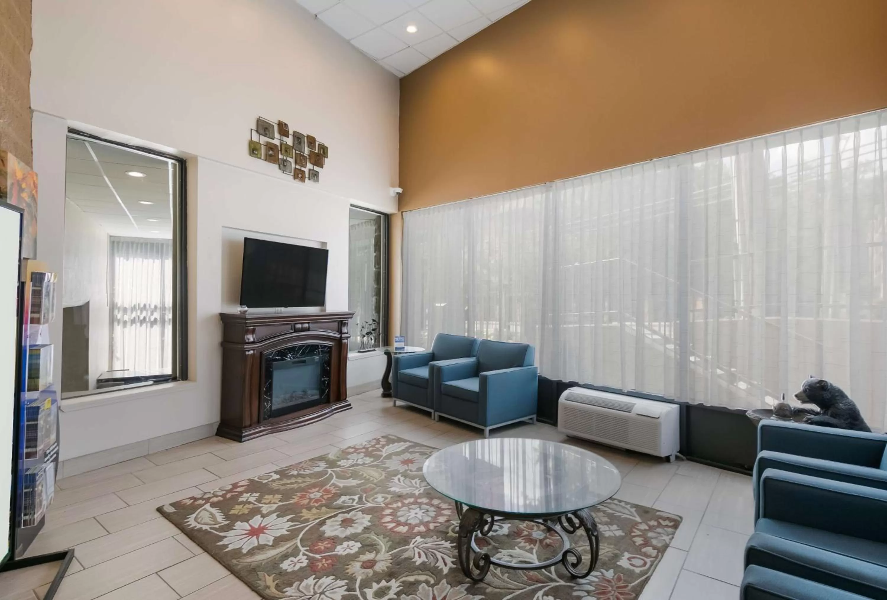 Lobby or reception in SureStay Plus Hotel by Best Western Gatlinburg