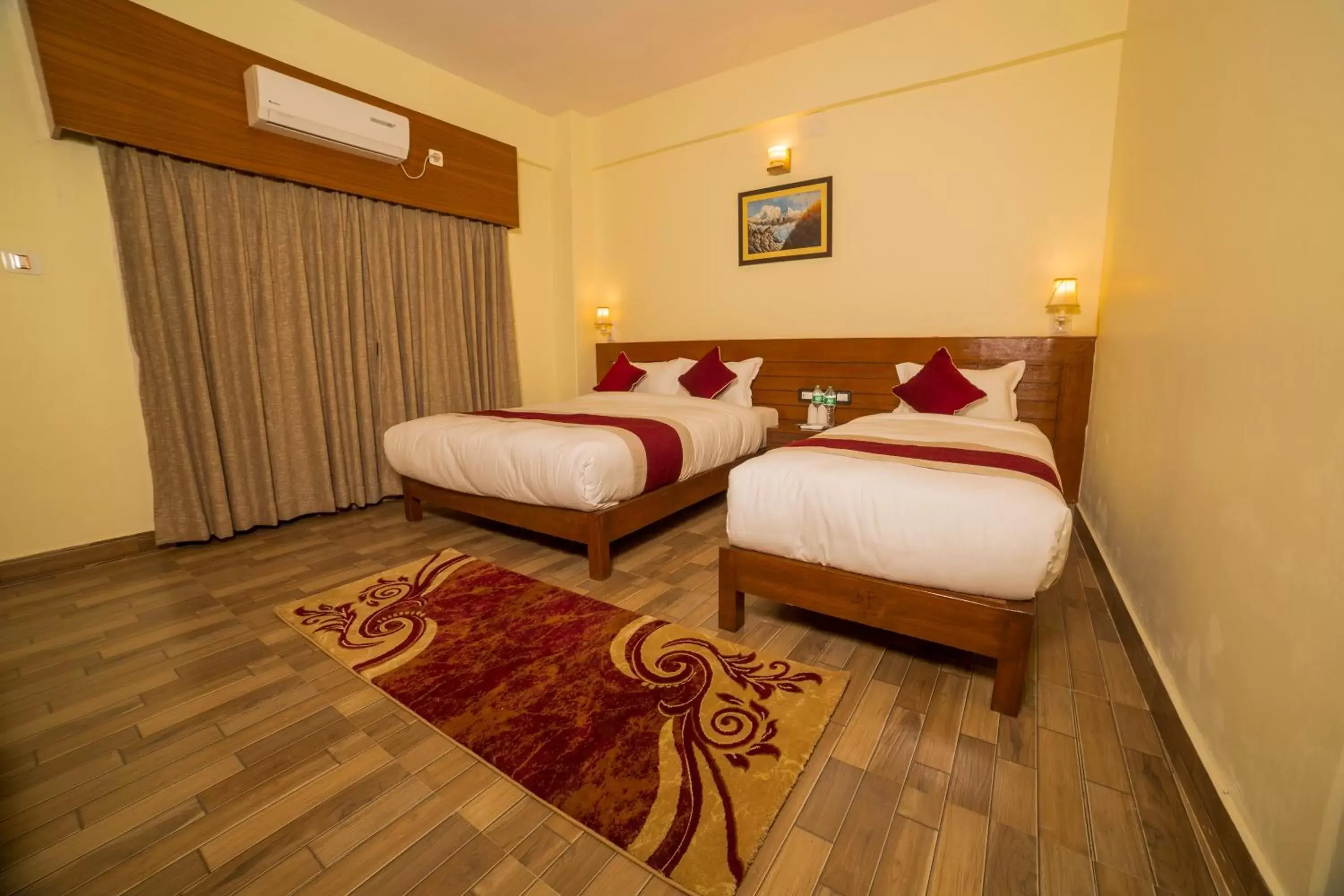 Large Twin Room - single occupancy in Hotel Elegant Large Twin Room - single occupancy in Hotel Elegant