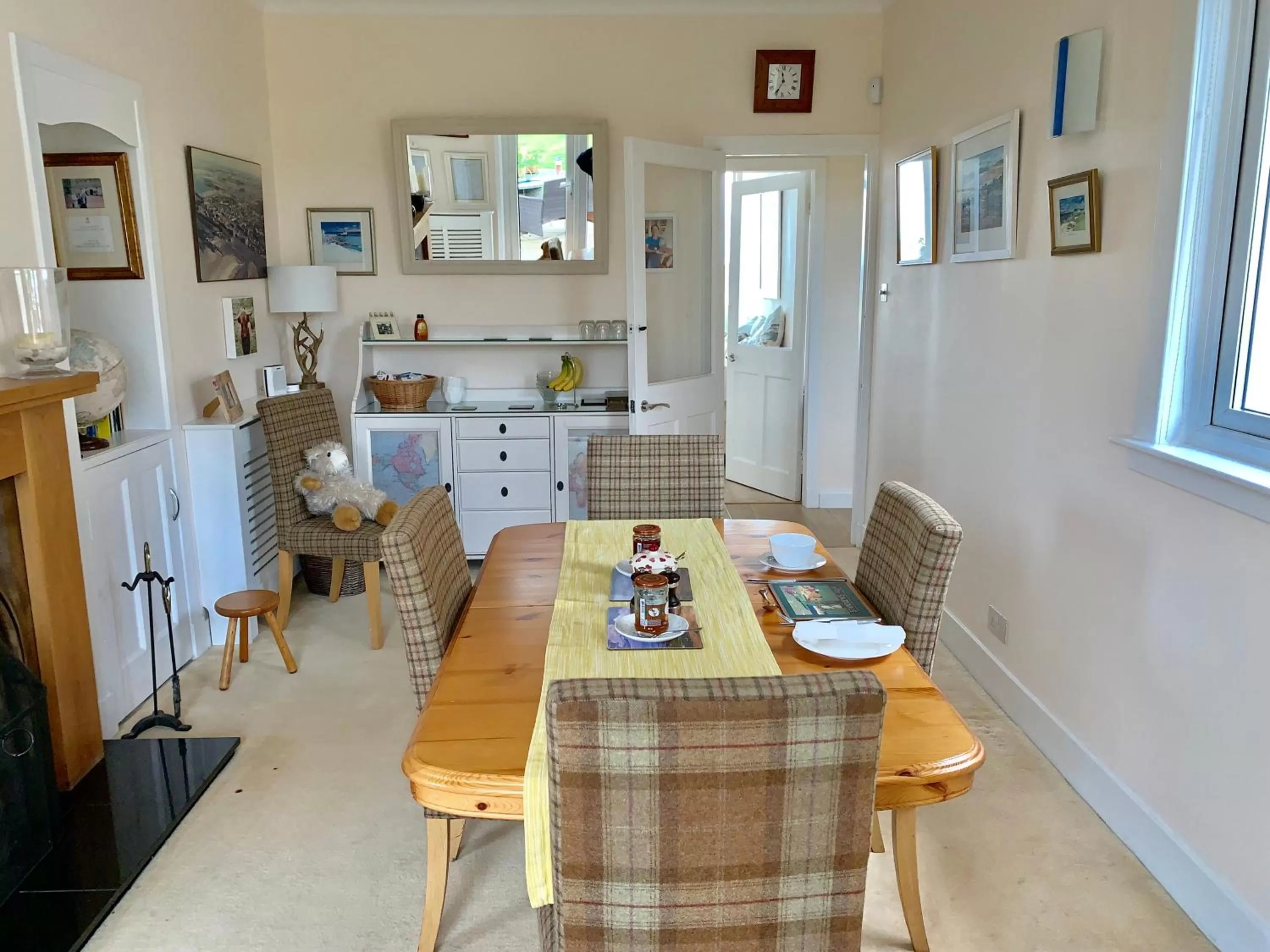 Food and drinks in No12 Bed and Breakfast, St Andrews