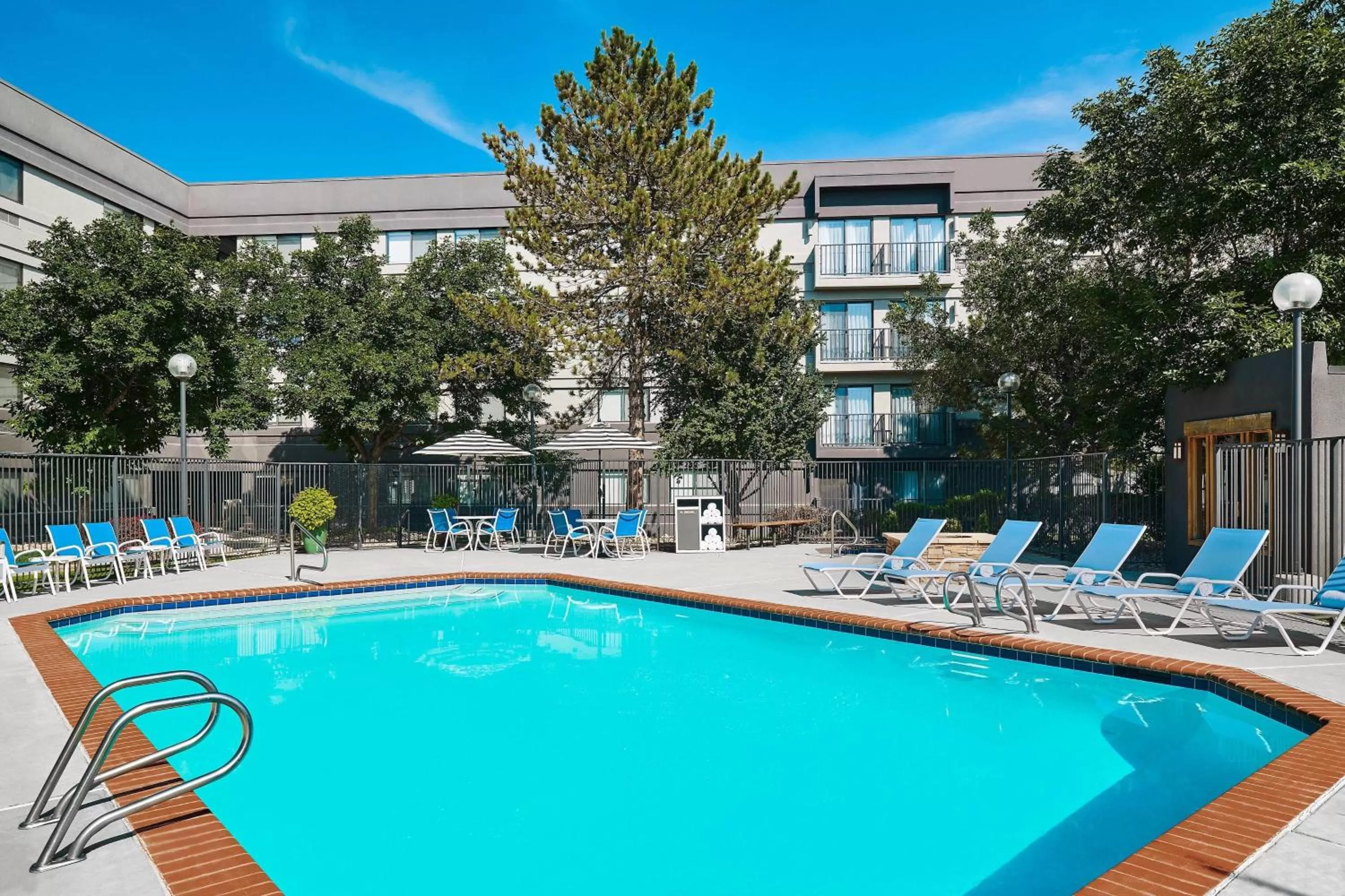 Swimming pool in Four Points by Sheraton Salt Lake City Airport