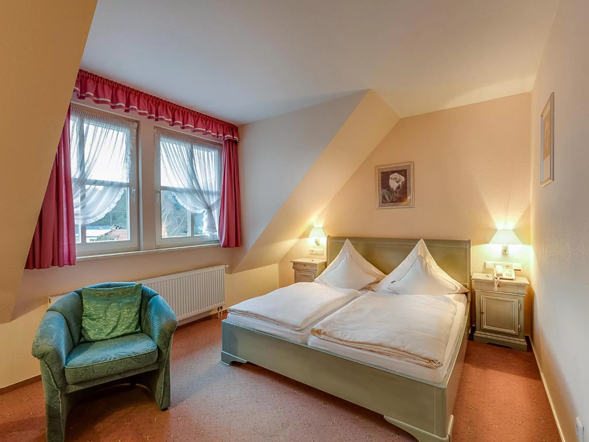 Bed in Hotel Zur Burg GmbH