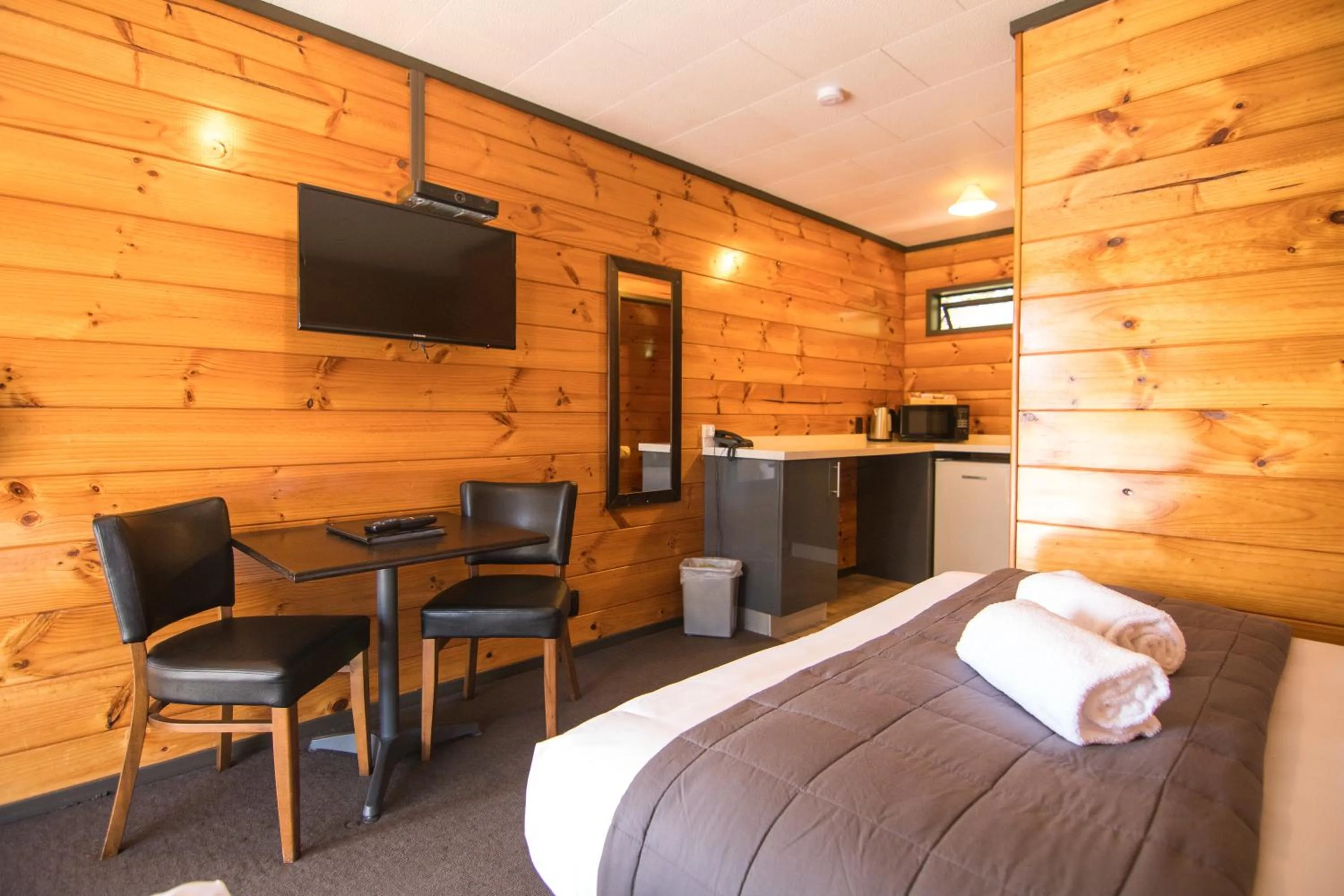 Property building, Bed in Parklands Motorlodge & Holiday Park