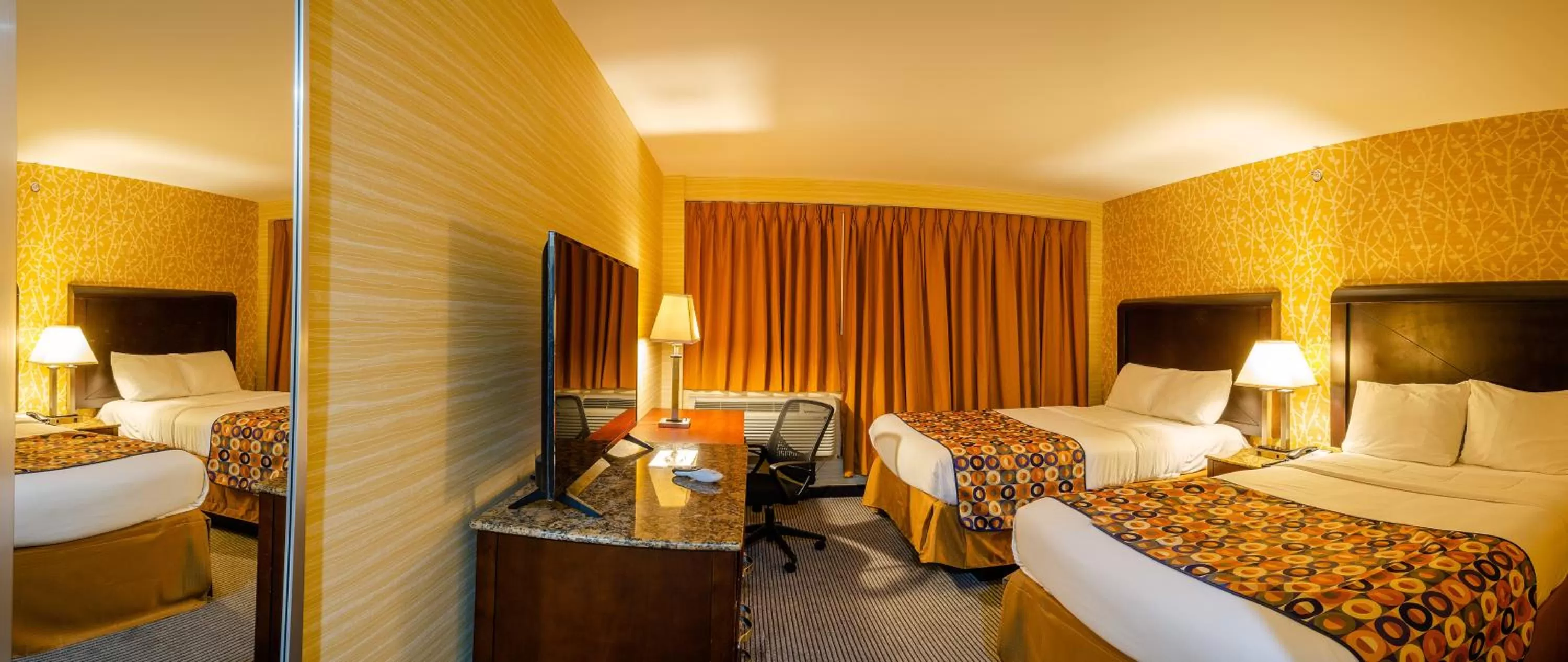 Other, Bed in Elmhurst Hotel