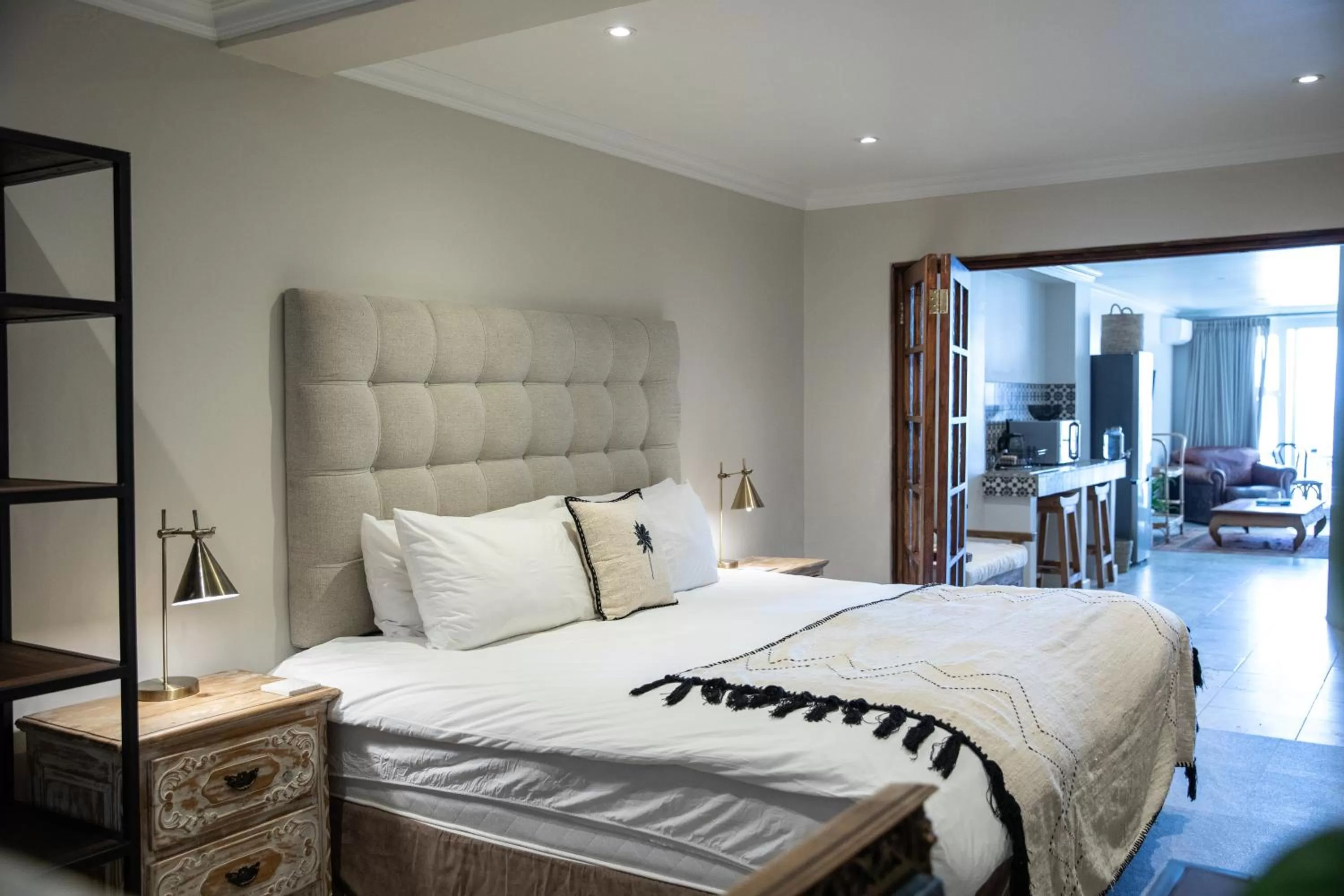 Photo of the whole room, Bed in Sea Castle Hotel Camps Bay