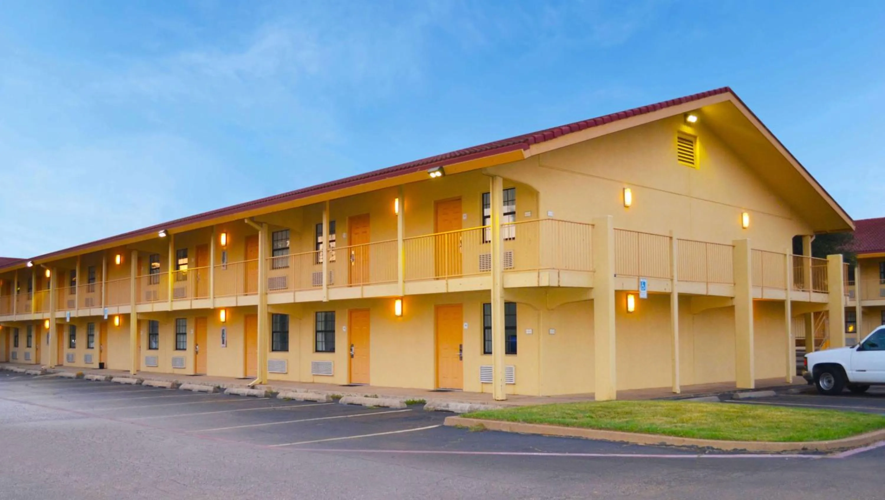 Property Building in Magnuson Hotel Texarkana