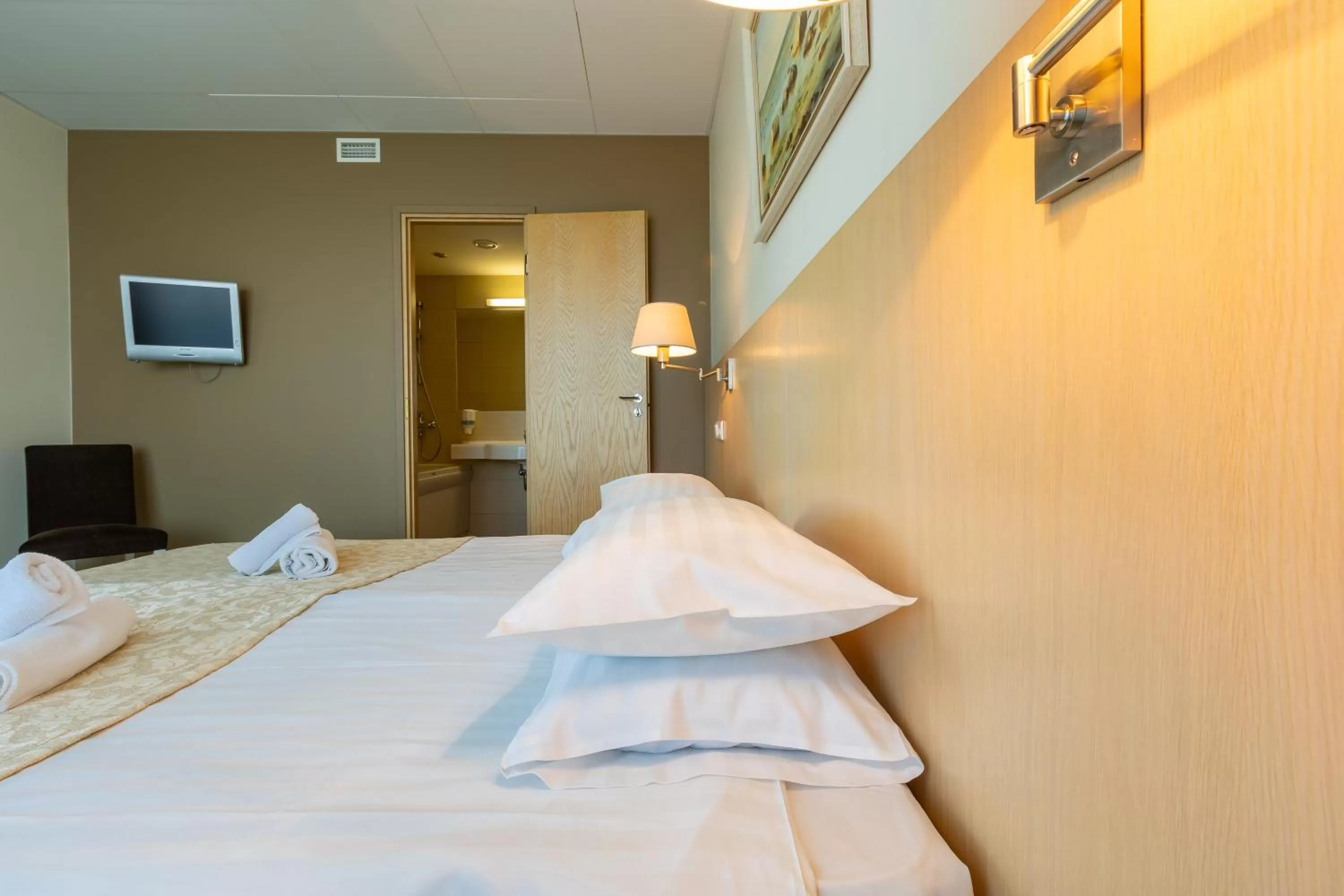 Bed in Meri Seaside Hotel & SPA