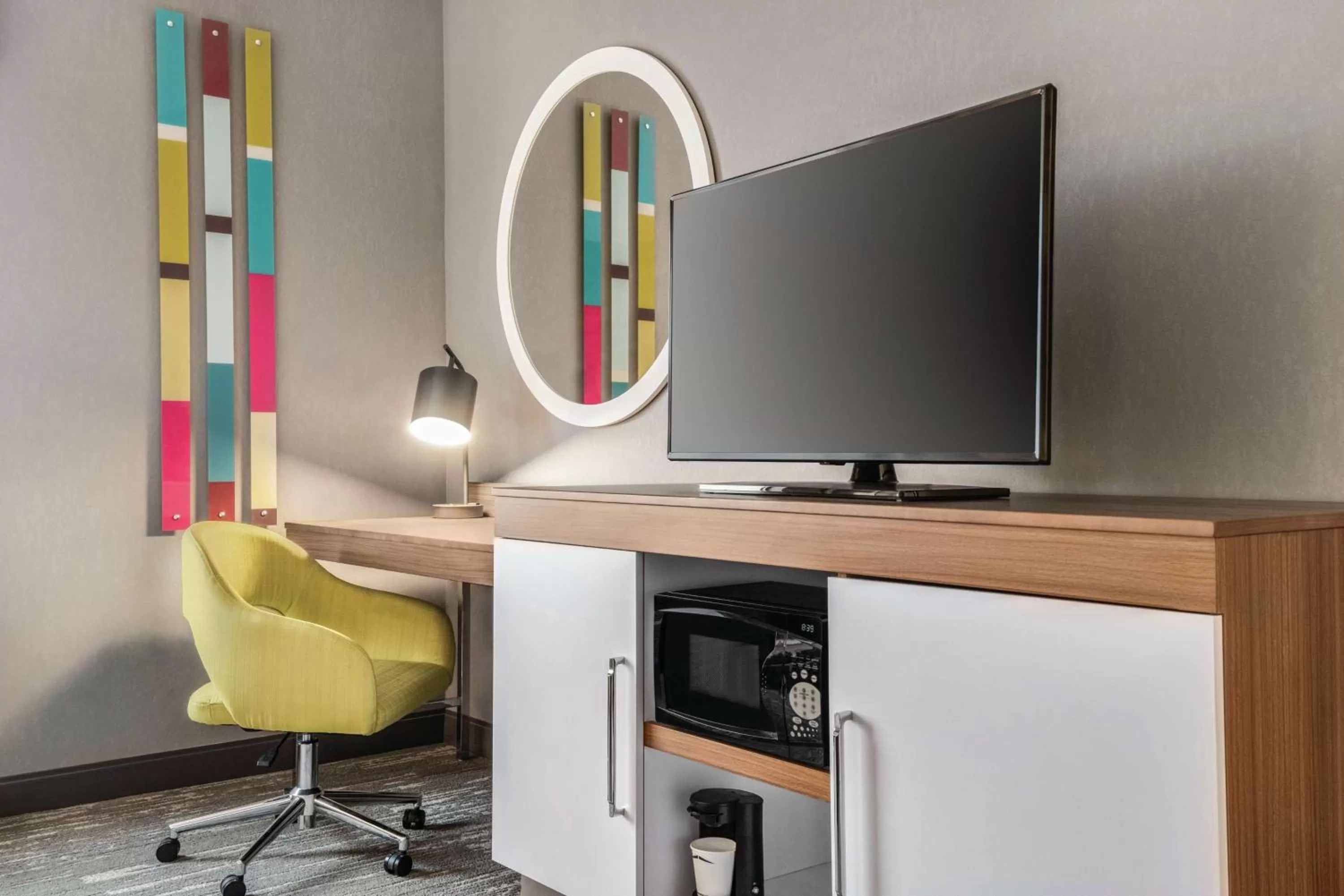 Bedroom in Hampton Inn Brooklyn Park