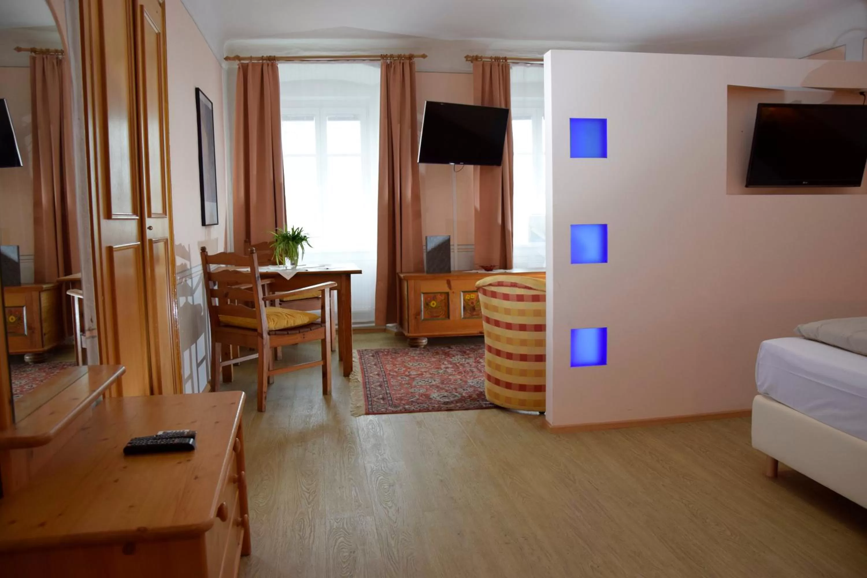 Seating area, Bed in Rathskeller Weitra