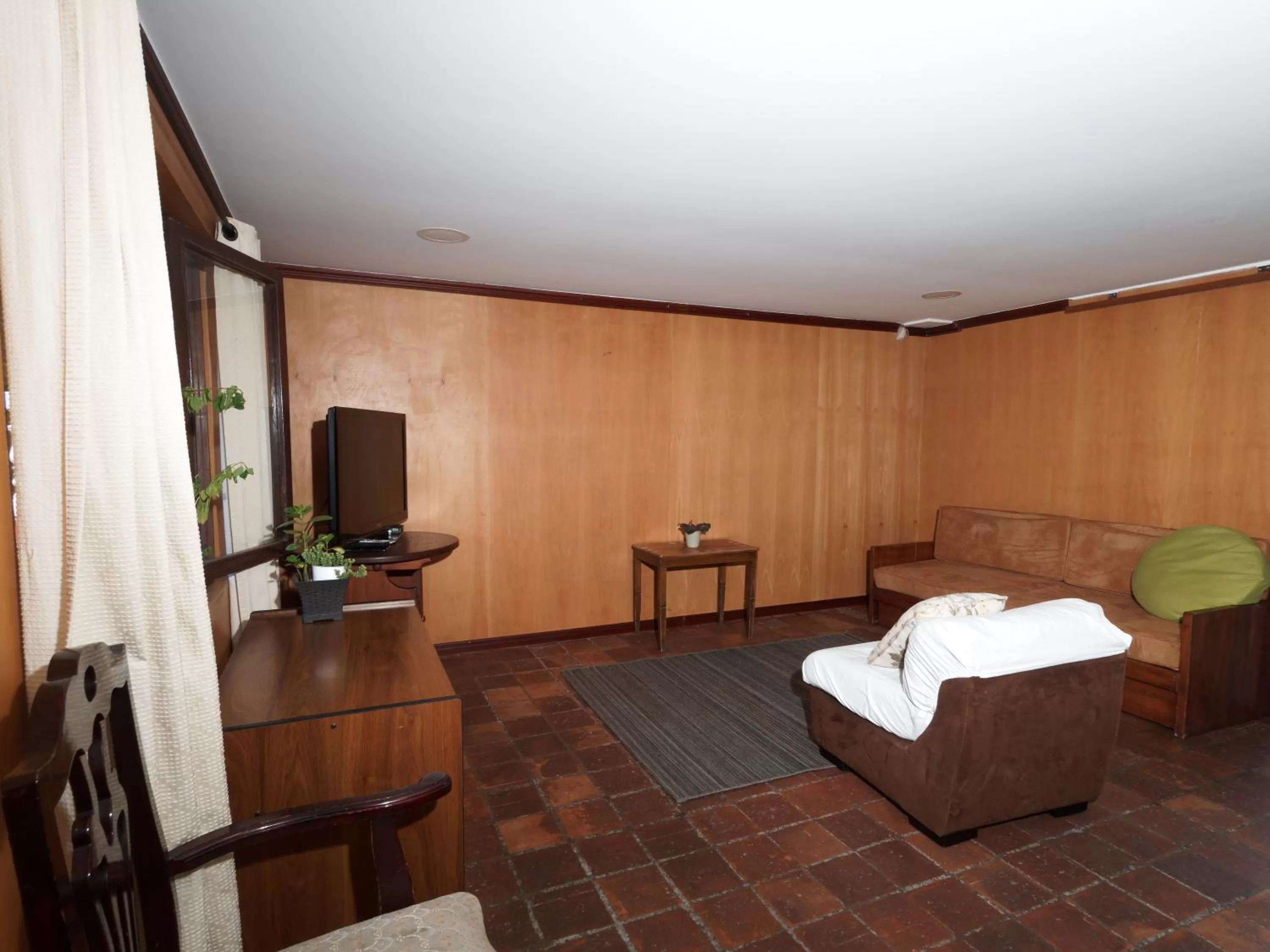 Living room, TV/Entertainment Center in Apartamentos Otorongo Cuenca Ecuador