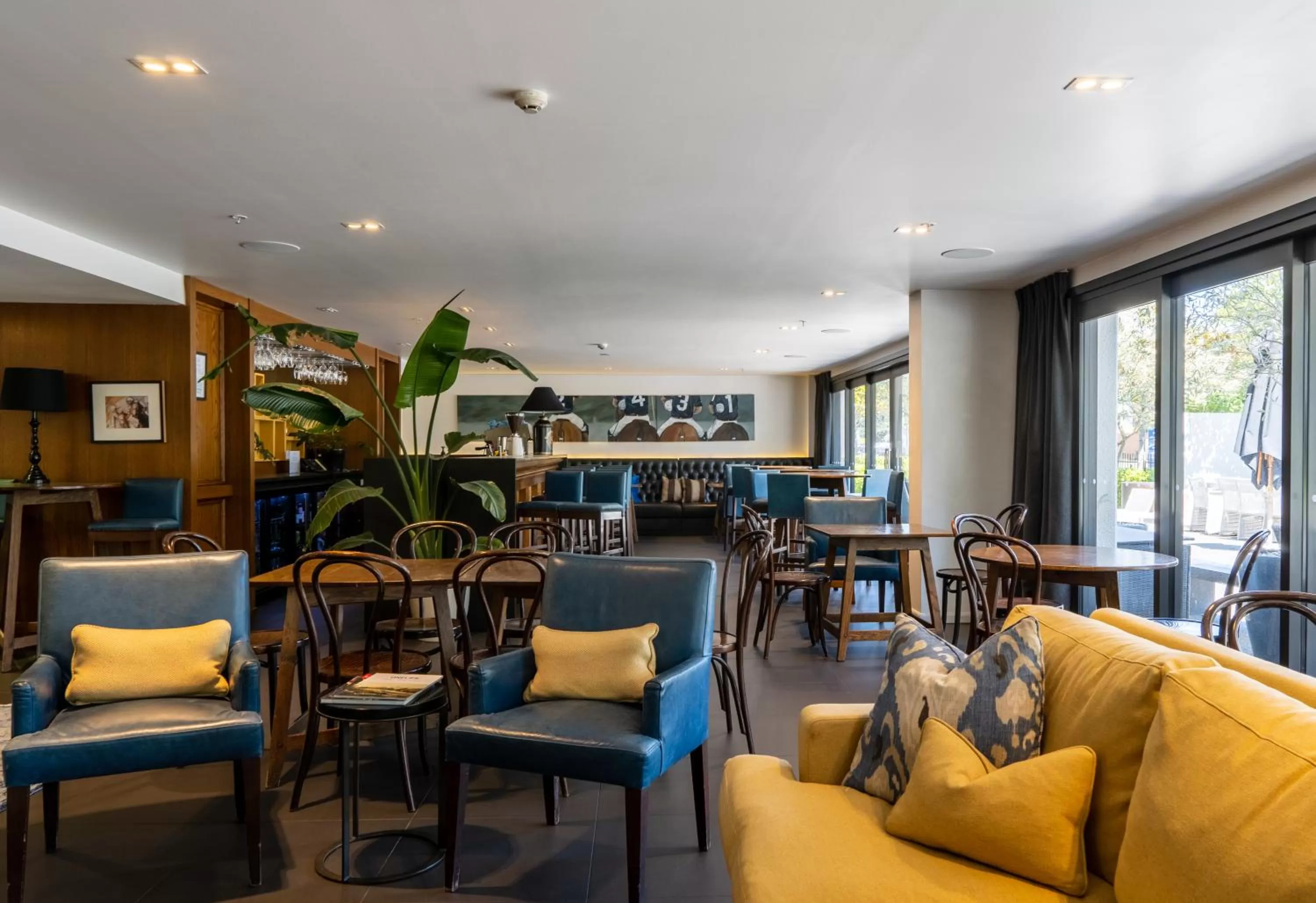 Restaurant/places to eat in Hotel Montreal