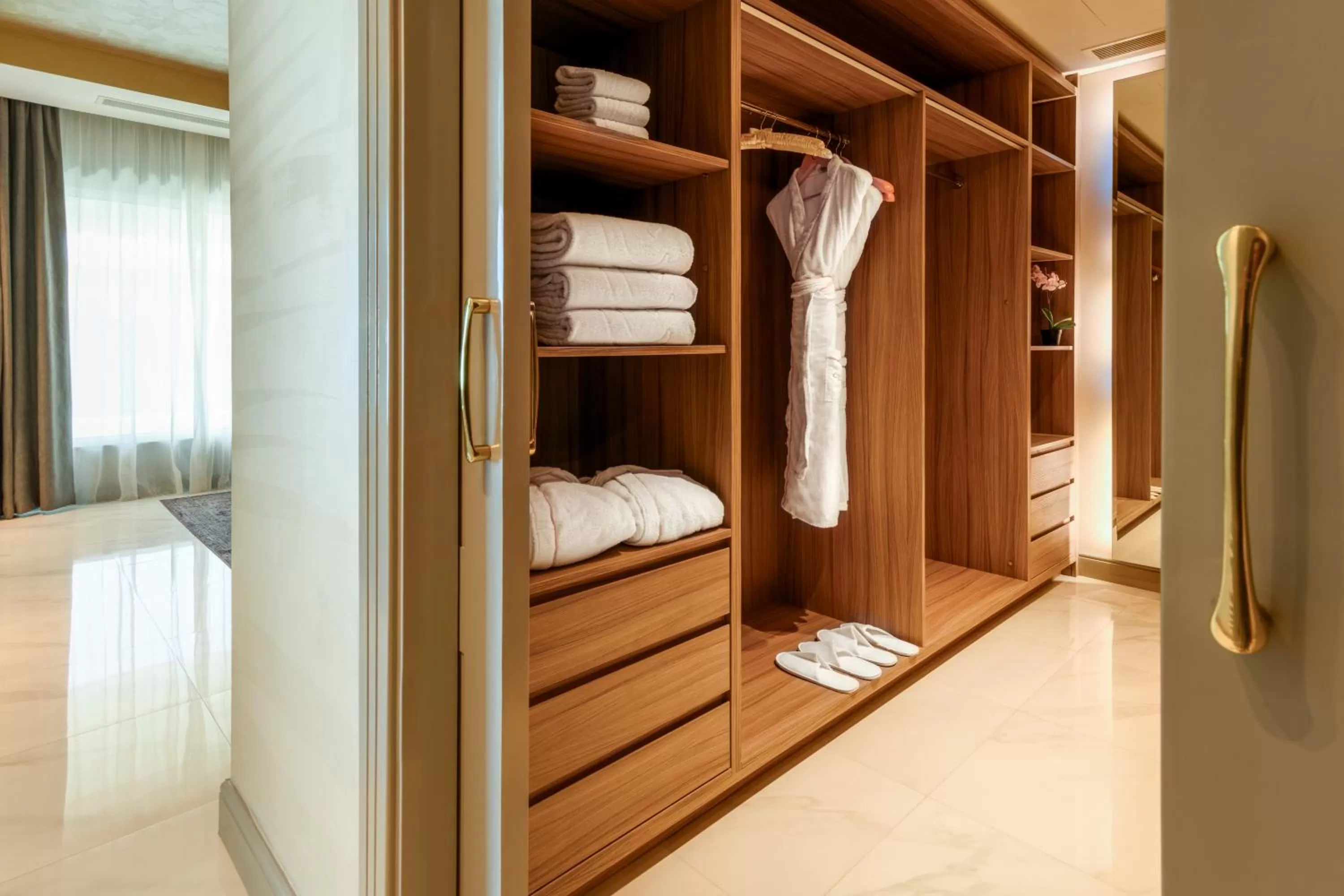 Property building, Bed in Centara West Bay Hotel & Residences Doha