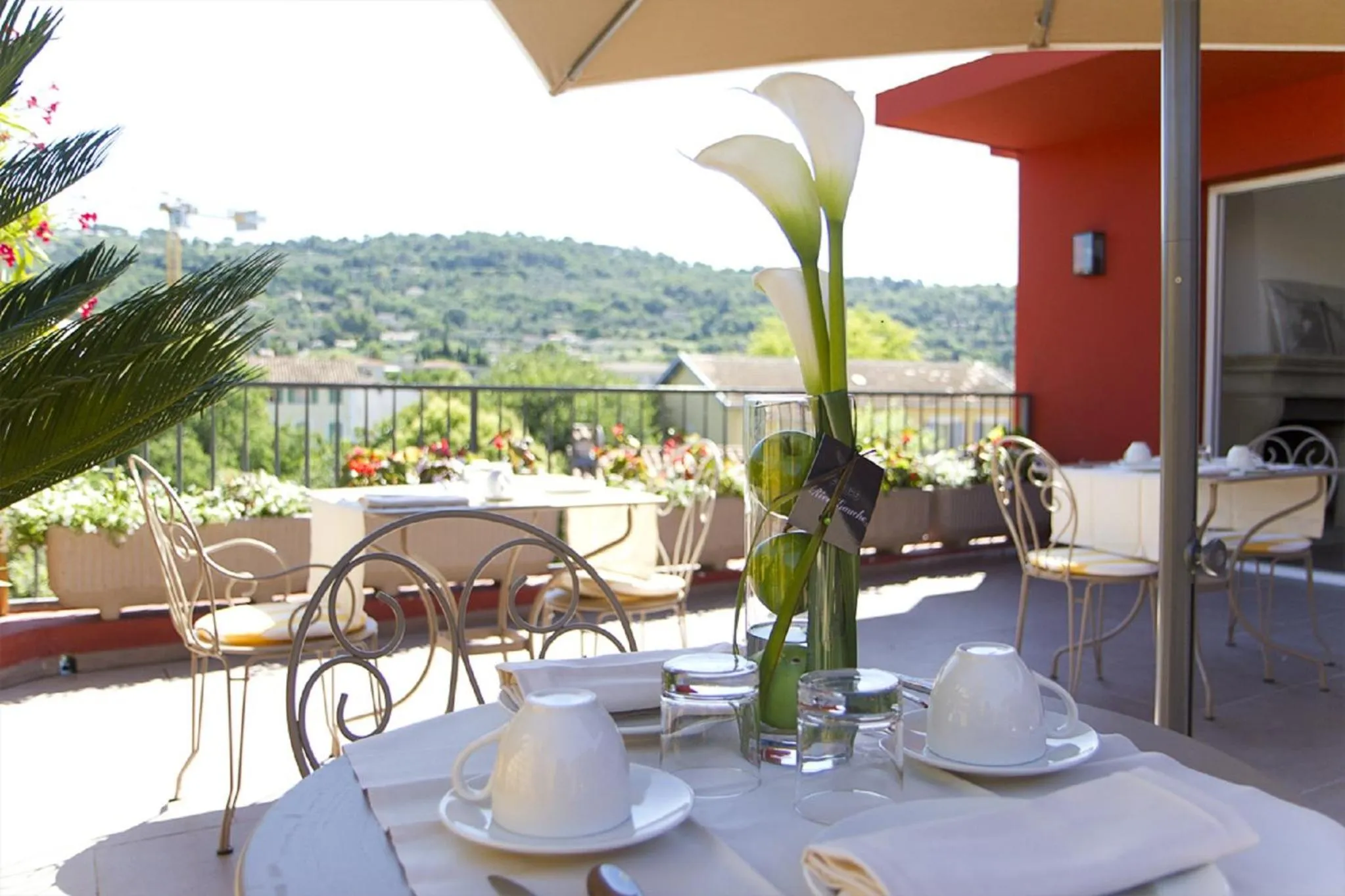 Restaurant/places to eat in Hôtel CASABELLA Cannes Mouans Sartoux