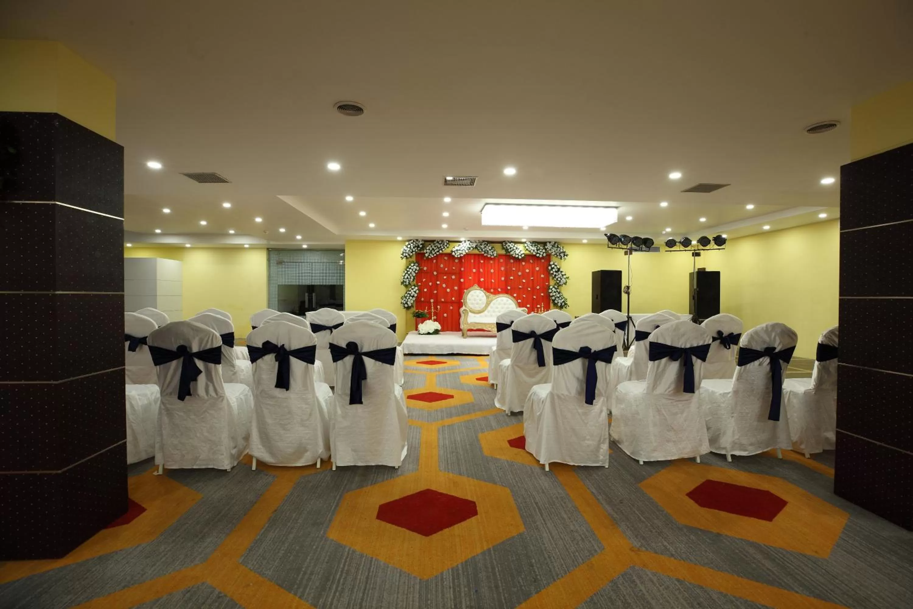 Banquet/Function facilities in Click Hotel Transport Nagar
