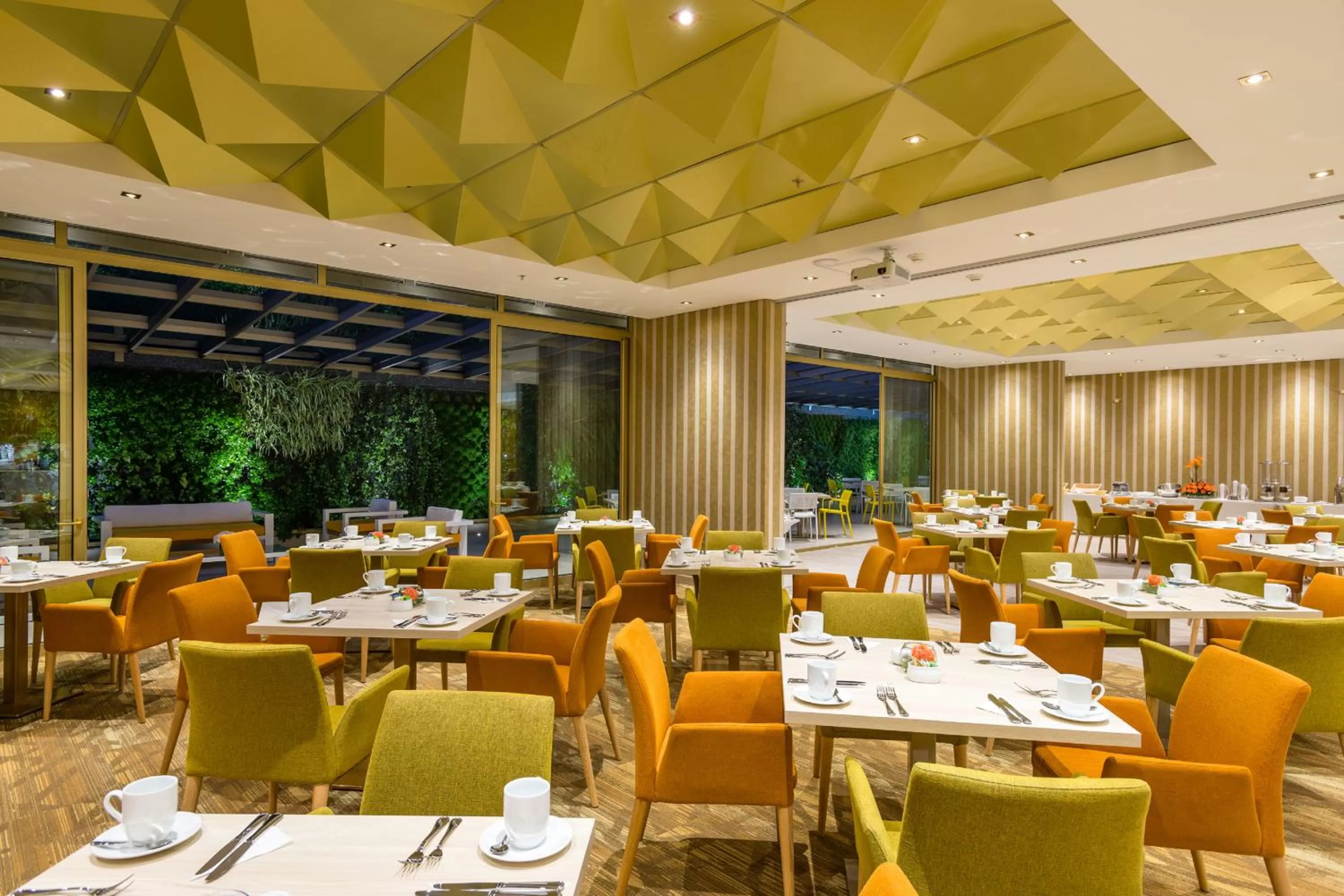 Restaurant/places to eat in Hotel El Dorado Bogota