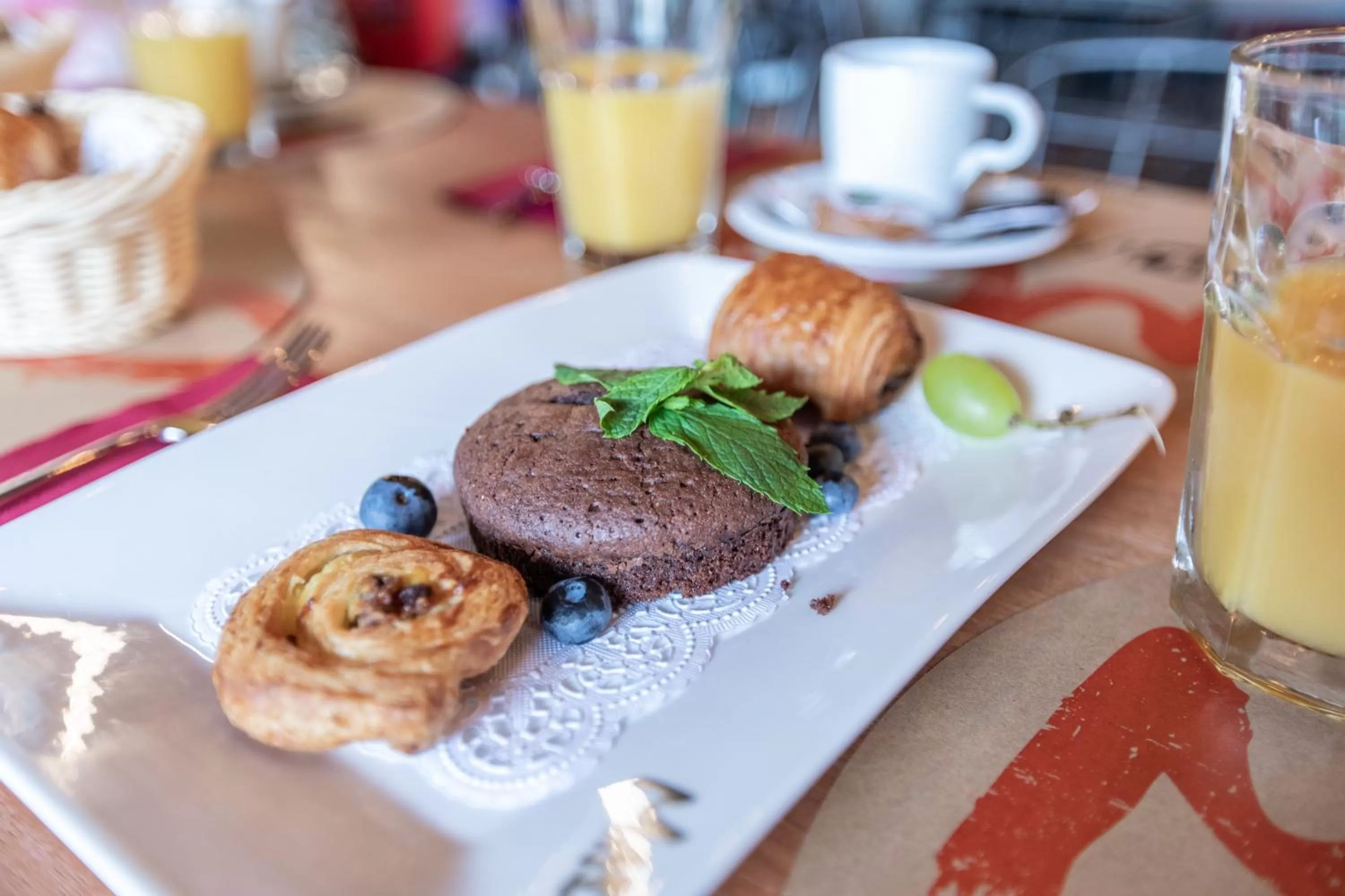 Meals in ibis Styles Lausanne Center MadHouse